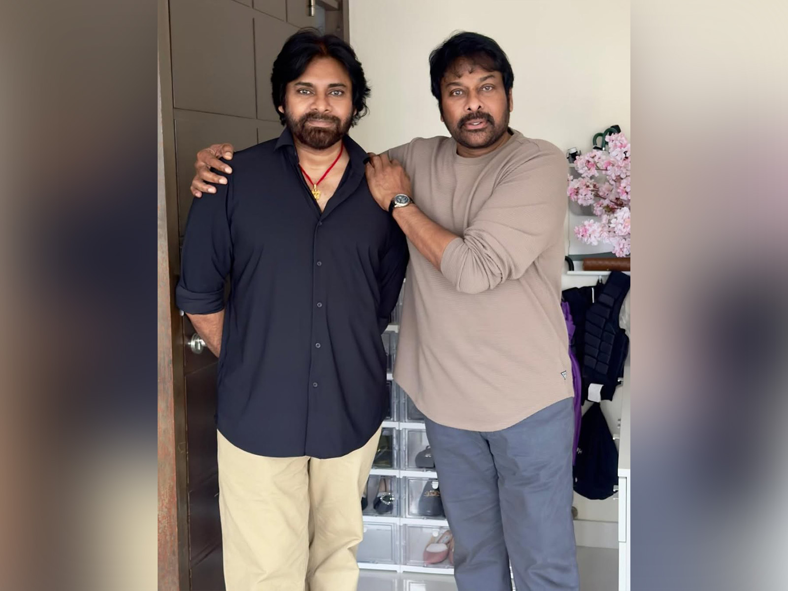 Pawan Kalyan with brother Chiranjeevi (Photo/Instagram@chiranjeevikonidela) Pawan Kalyan with brother Chiranjeevi (Photo/Instagram@chiranjeevikonidela)
