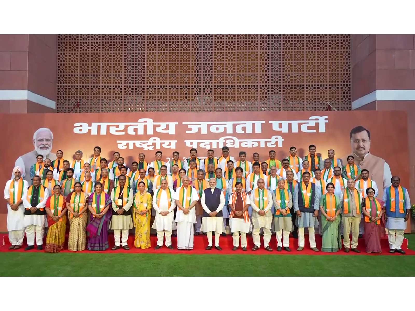 PM Modi poses for a group pic with BJP's new national team (Photo/DD News)