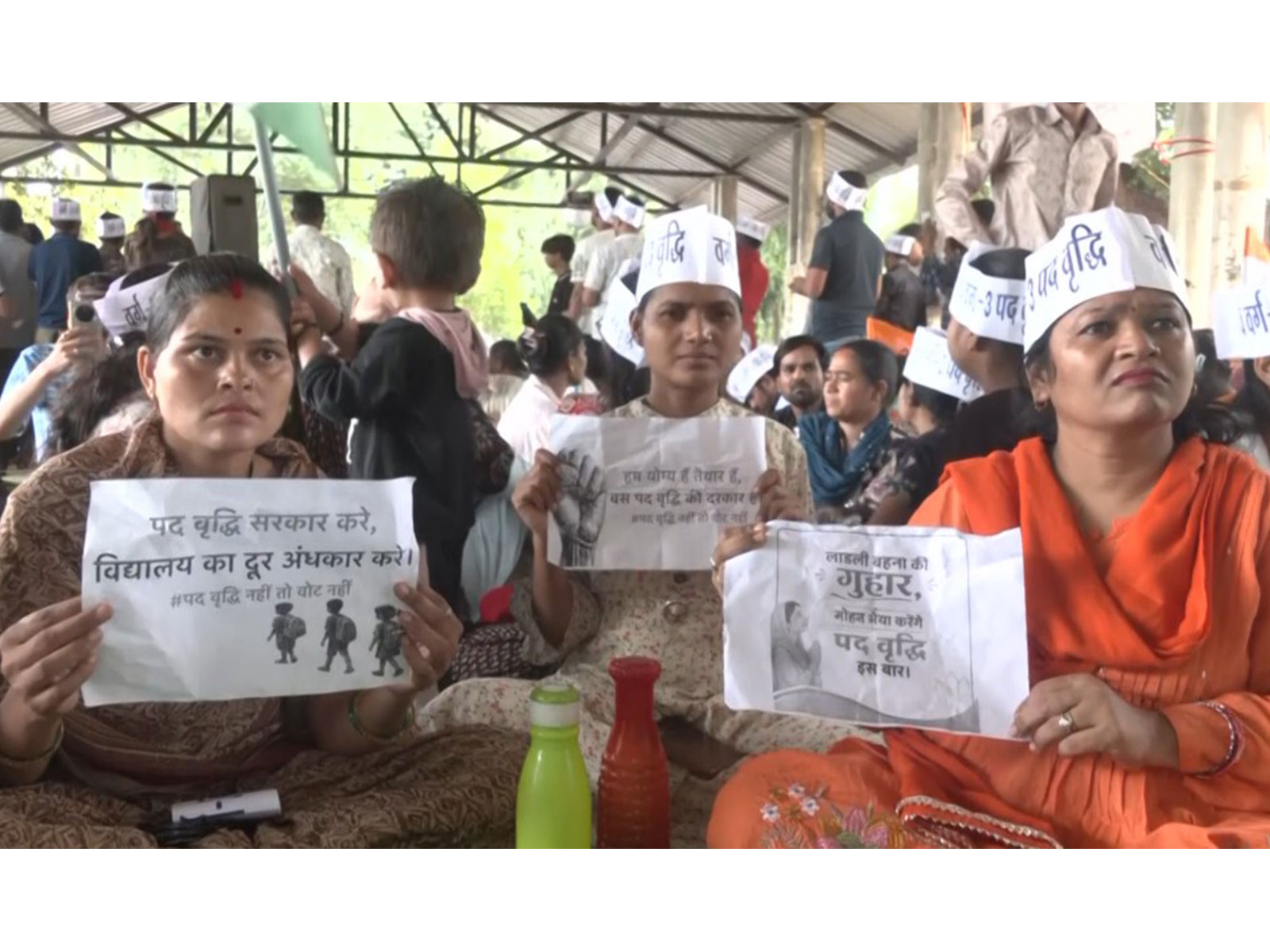 Teacher recruitment aspirants protest in Bhopal (Photo/ANI)