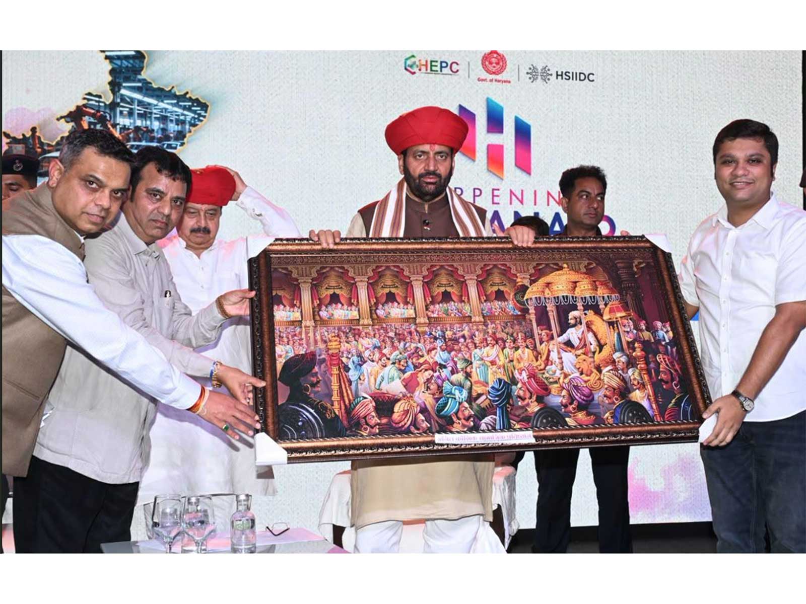 Haryana CM Nayab Singh  Saini being facilitated during  ‘Happening Haryana 2.0’  campaign in Mumbai (photo: Haryana PR)