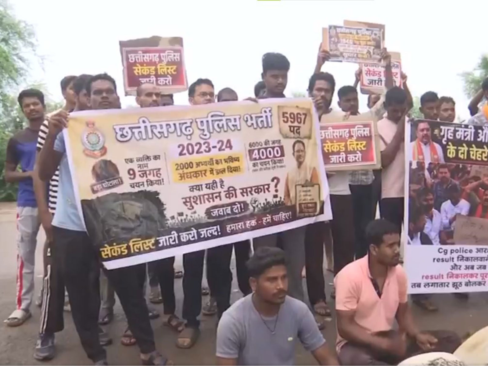 Chhattisgarh Police recruitment aspirants protest over filling 1,940 vacant posts (Photo:ANI) Chhattisgarh Police recruitment aspirants protest over filling 1,940 vacant posts (Photo:ANI)