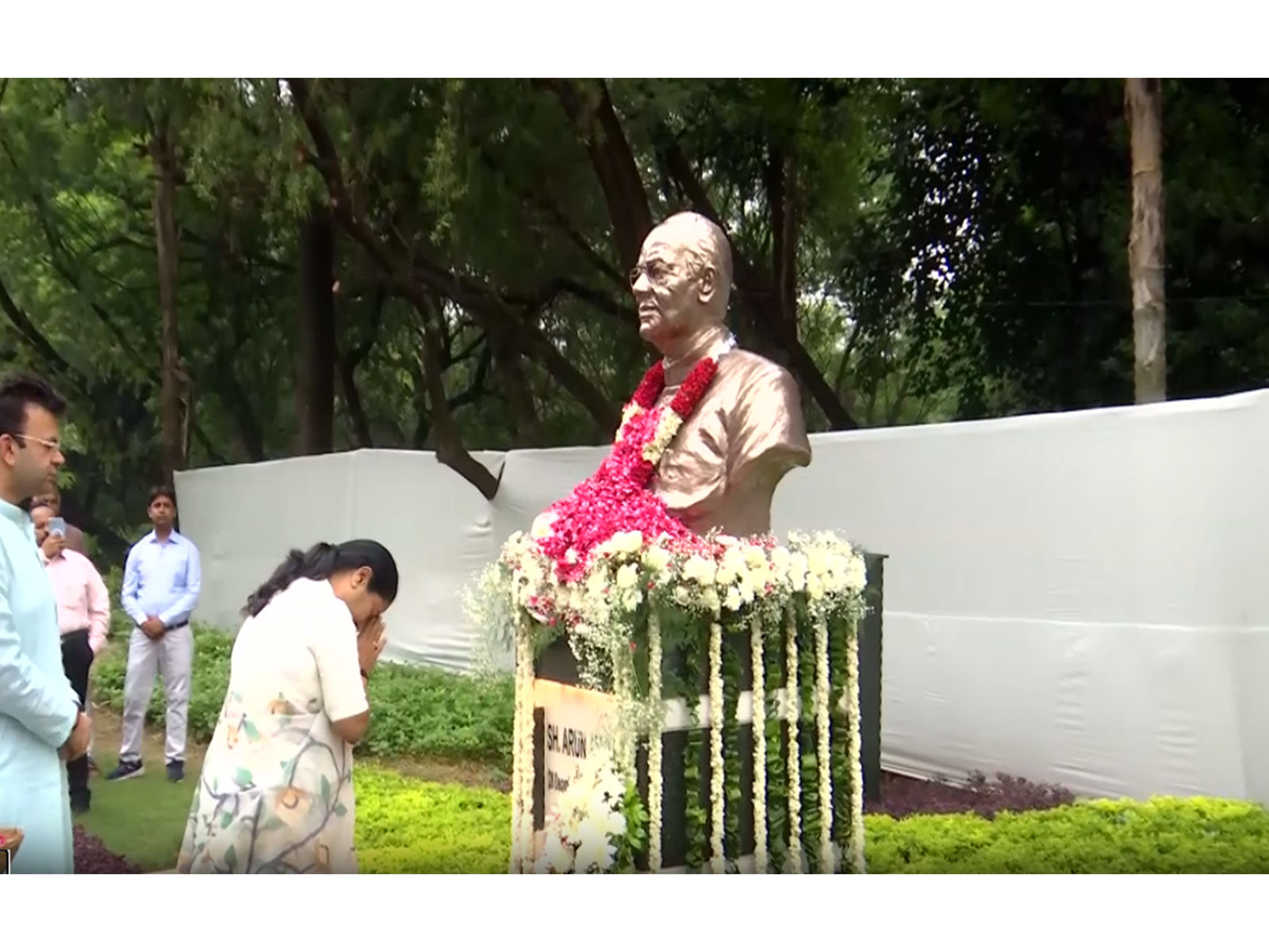 CM Rekha Gupta pays tribute to  late Union Minister Arun Jaitley (Photo/ANI)
