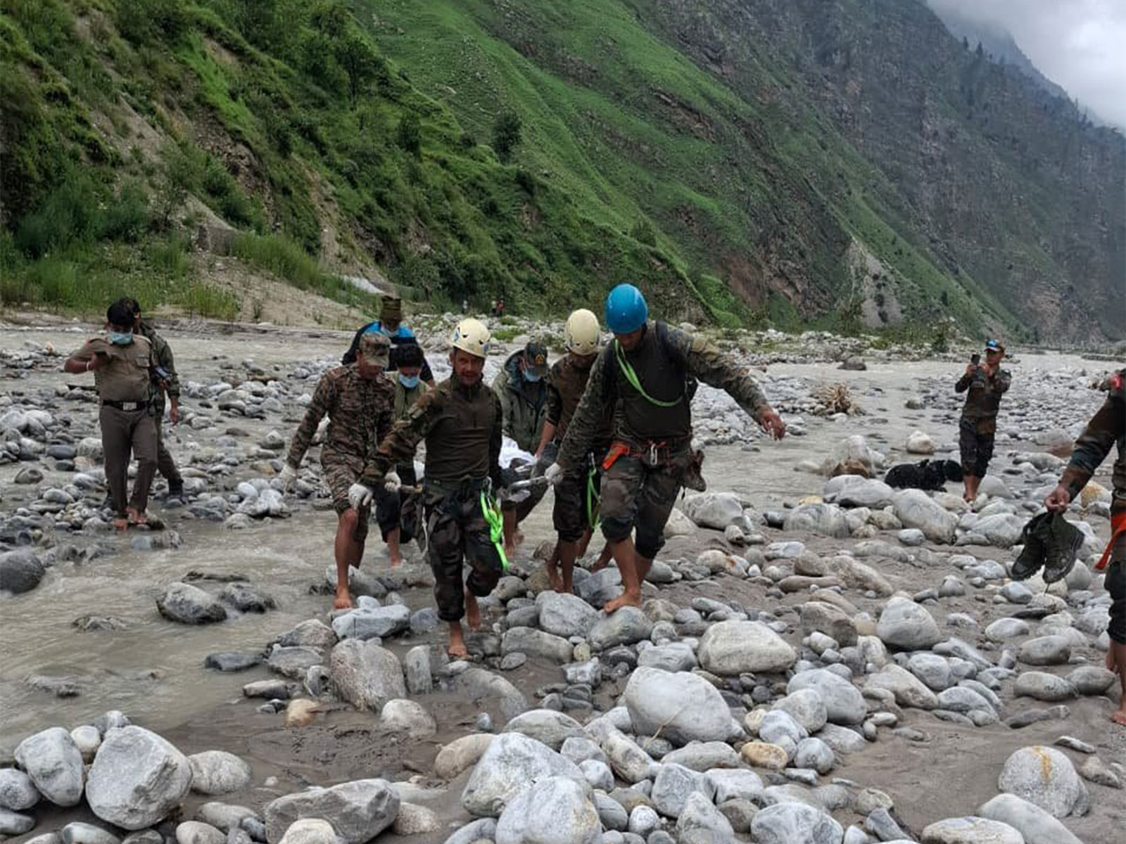 Indian Army recovers body of Havildar Pankaj after 12-day search in Joshimath's Tamak Nala (Photo/X@PRODefDehradun)