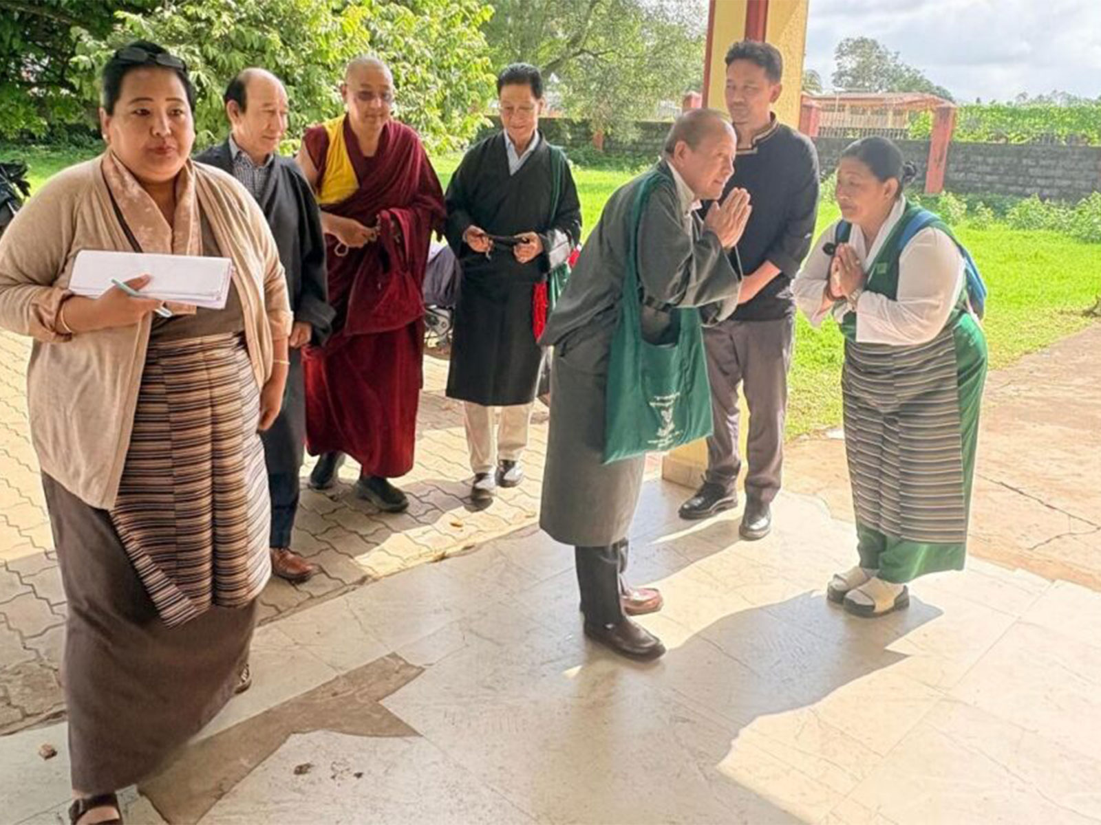 Kalon Tsegyal Chukya Dranyi being welcomed (Photo/Central Tibetan Administration)