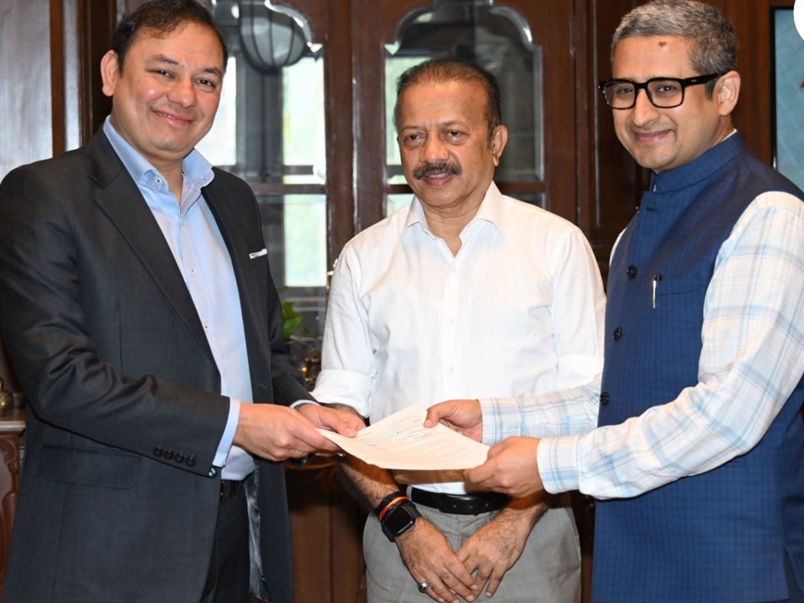 Pranav Adani, Managing Director of Adani Enterprises, with Mumbai Police Commissioner Deven Bharti and Mohammed Suvez Haque, Jt CP (Admin), Mumbai Police (Photo/ Adani Group)