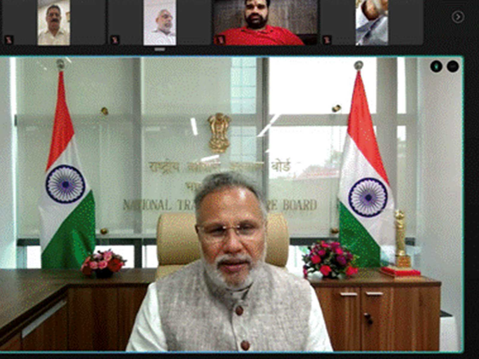 NTWB Chairman holds 100th virtual conference interaction meeting with traders (PhotoPIB)