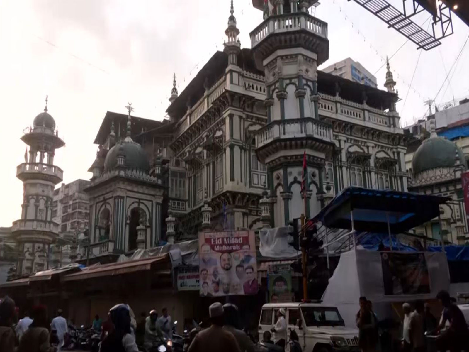 Visuals from Mumbai's Minara Masjid on Eid Milad-un-Nabi (Photo/ANI) Visuals from Mumbai's Minara Masjid on Eid Milad-un-Nabi (Photo/ANI)