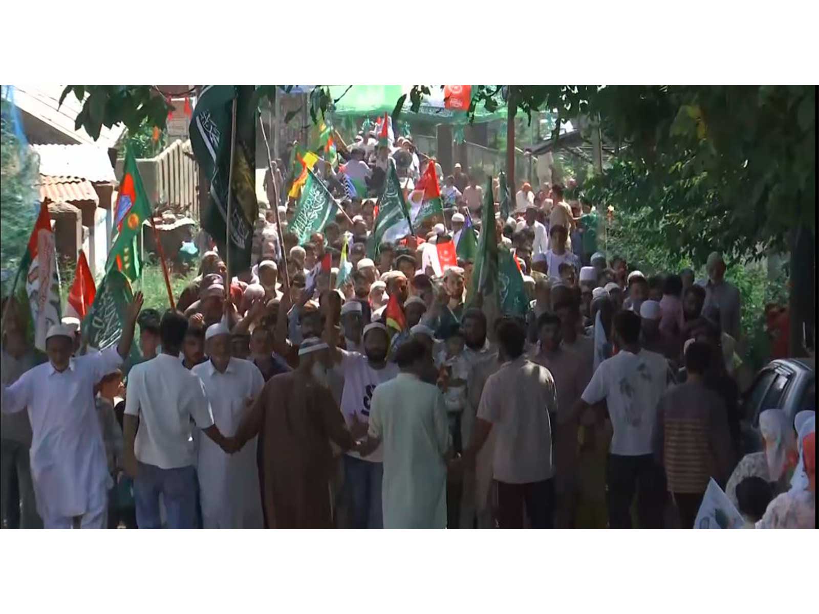 Devotees gather for Eid Milad-un-Nabi celebrations (Photo/ANI) Devotees gather for Eid Milad-un-Nabi celebrations (Photo/ANI)