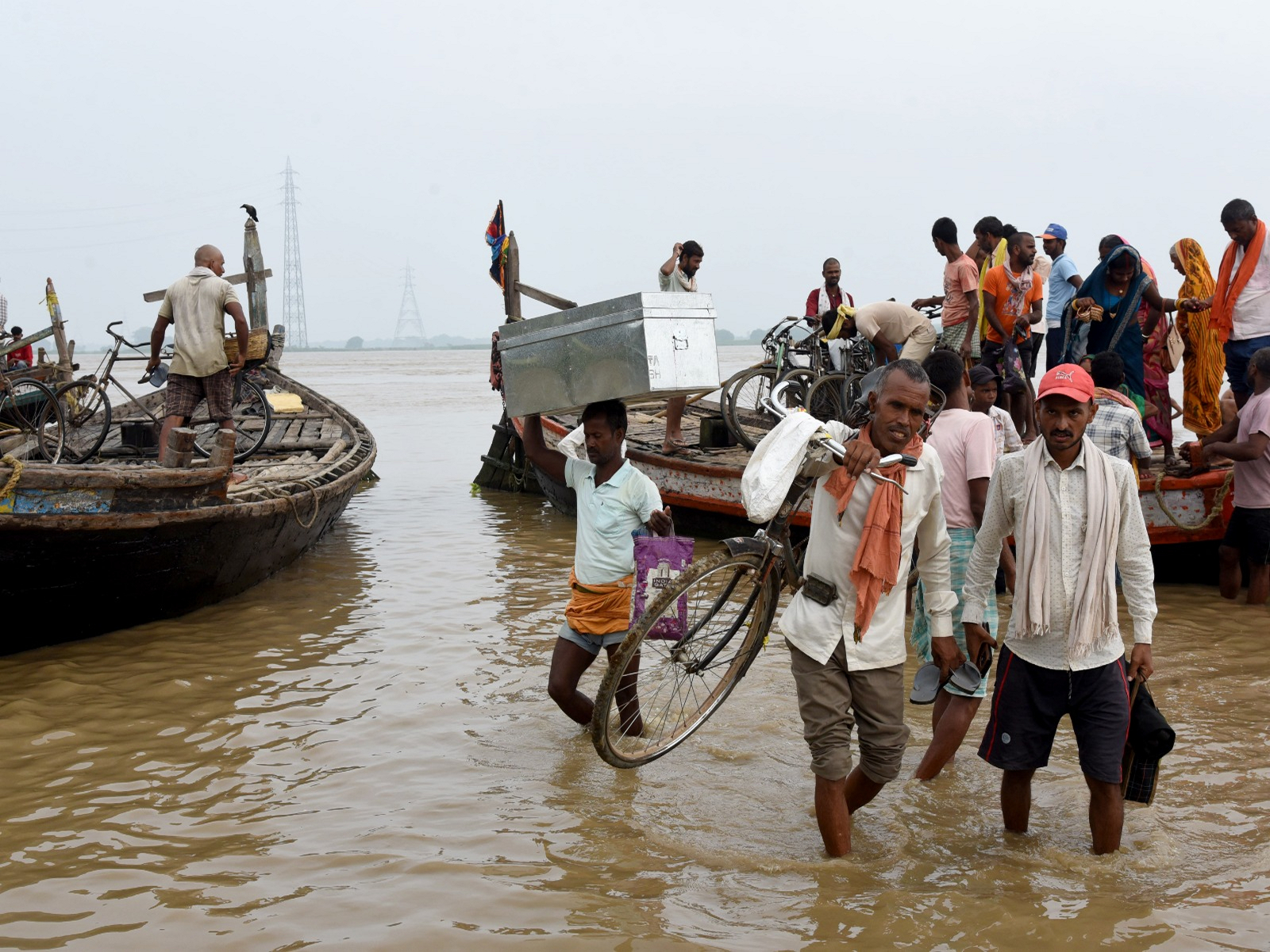 People move to a safer place as the Ganga River's water level rises in Bihar (Photo/ANI)