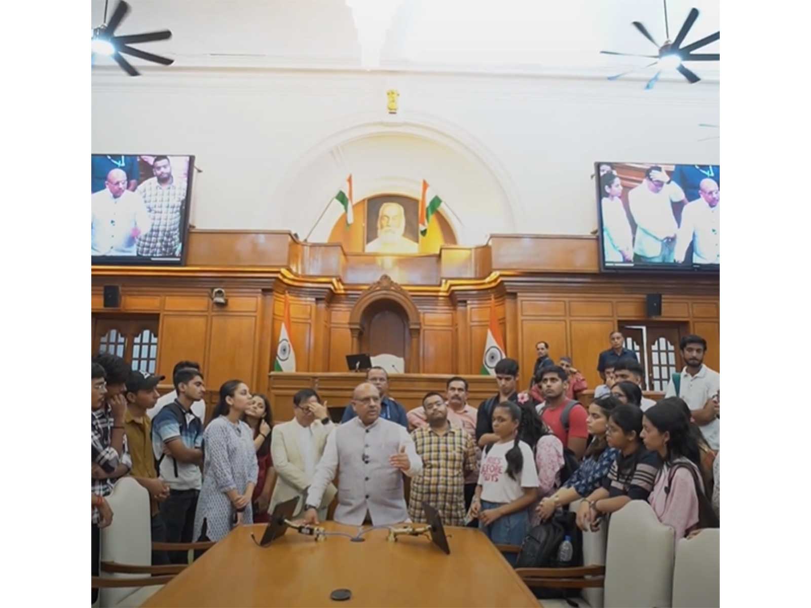 Delhi Assembly Speaker Vijender Gupta with students (Photo: @Gupta_vijender/X)