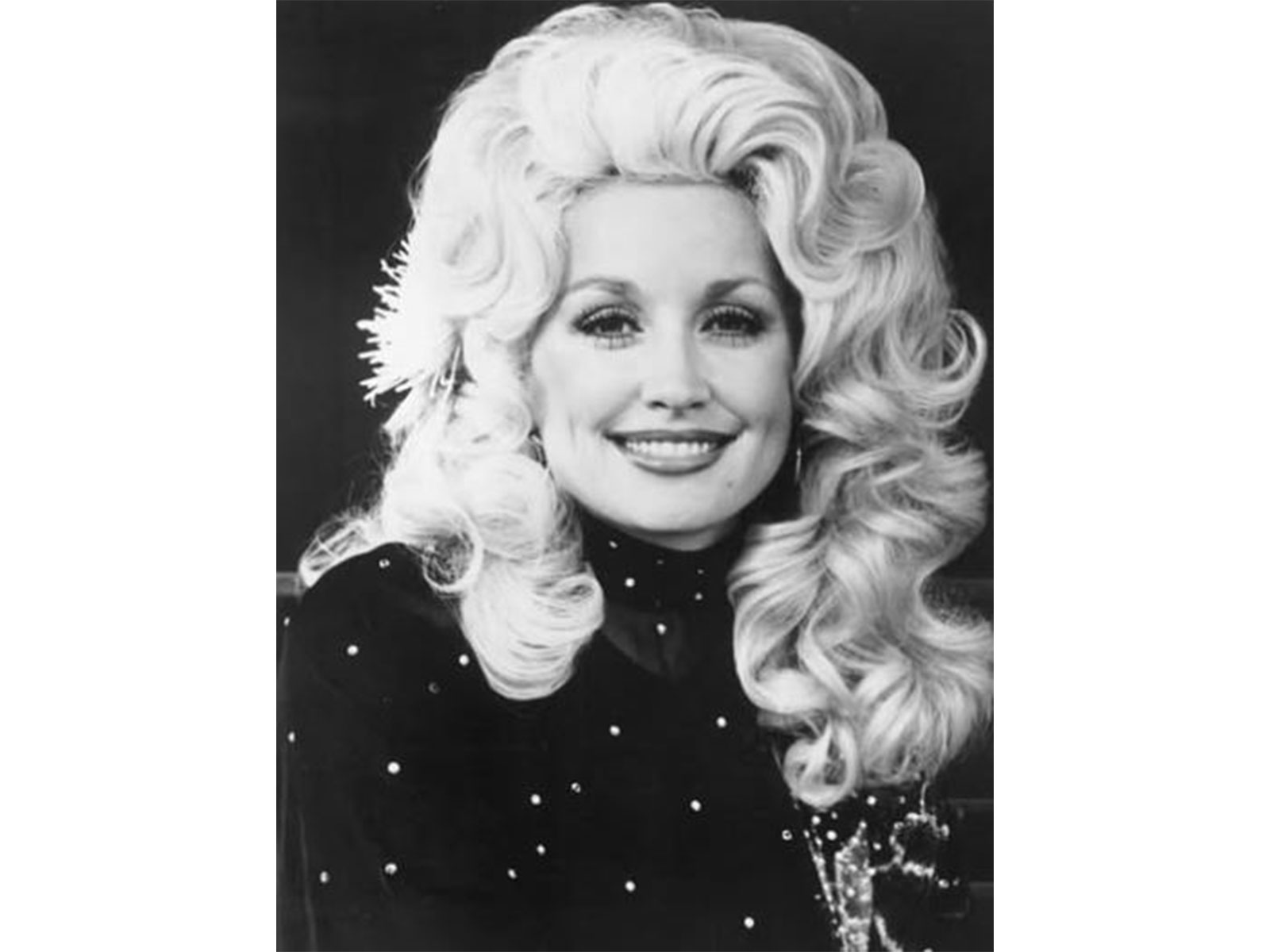 Late Dolly Parton (Image source: Instagram@mileycyrus)