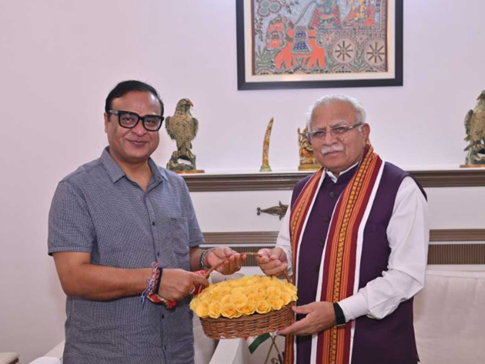 Himanta Biswa Sarma with Union Minister Manohar Lal Khattar (Photo:X/@himantabiswa)