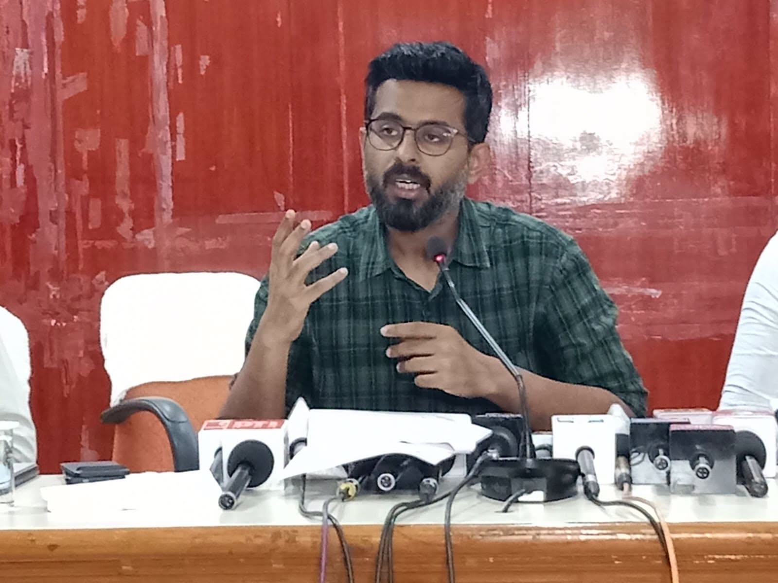 Kalaburagi Deputy Commissioner Ikram Shariff (Photo: Gulbarga Ki Awaaz/ fb) Kalaburagi Deputy Commissioner Ikram Shariff (Photo: Gulbarga Ki Awaaz/ fb)