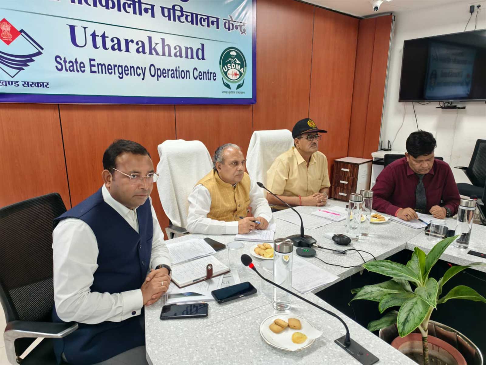 Uttarakhand officials review preparedness and monitoring measures for sensitive glacier lakes IPhoto/ANI) Uttarakhand officials review preparedness and monitoring measures for sensitive glacier lakes IPhoto/ANI)