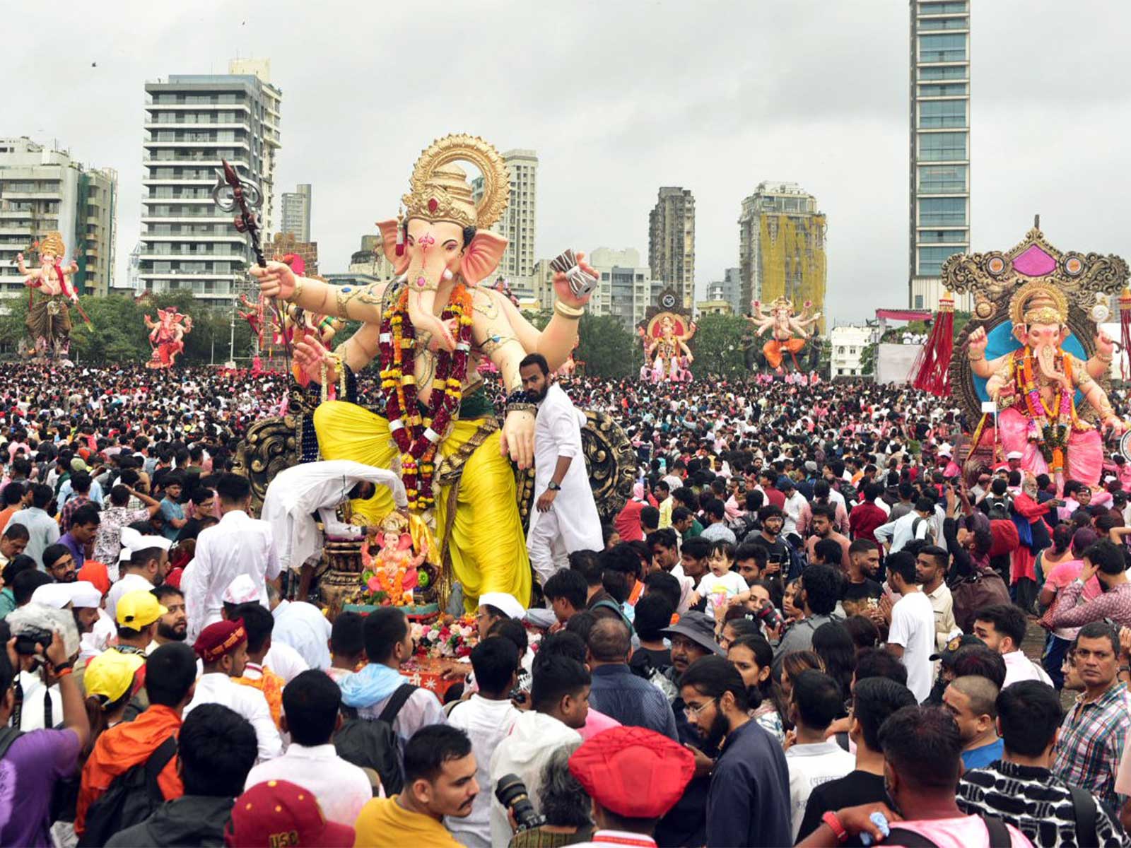 Devotees carry idols of Lord Ganesha for immersion (File Photo/ANI)
