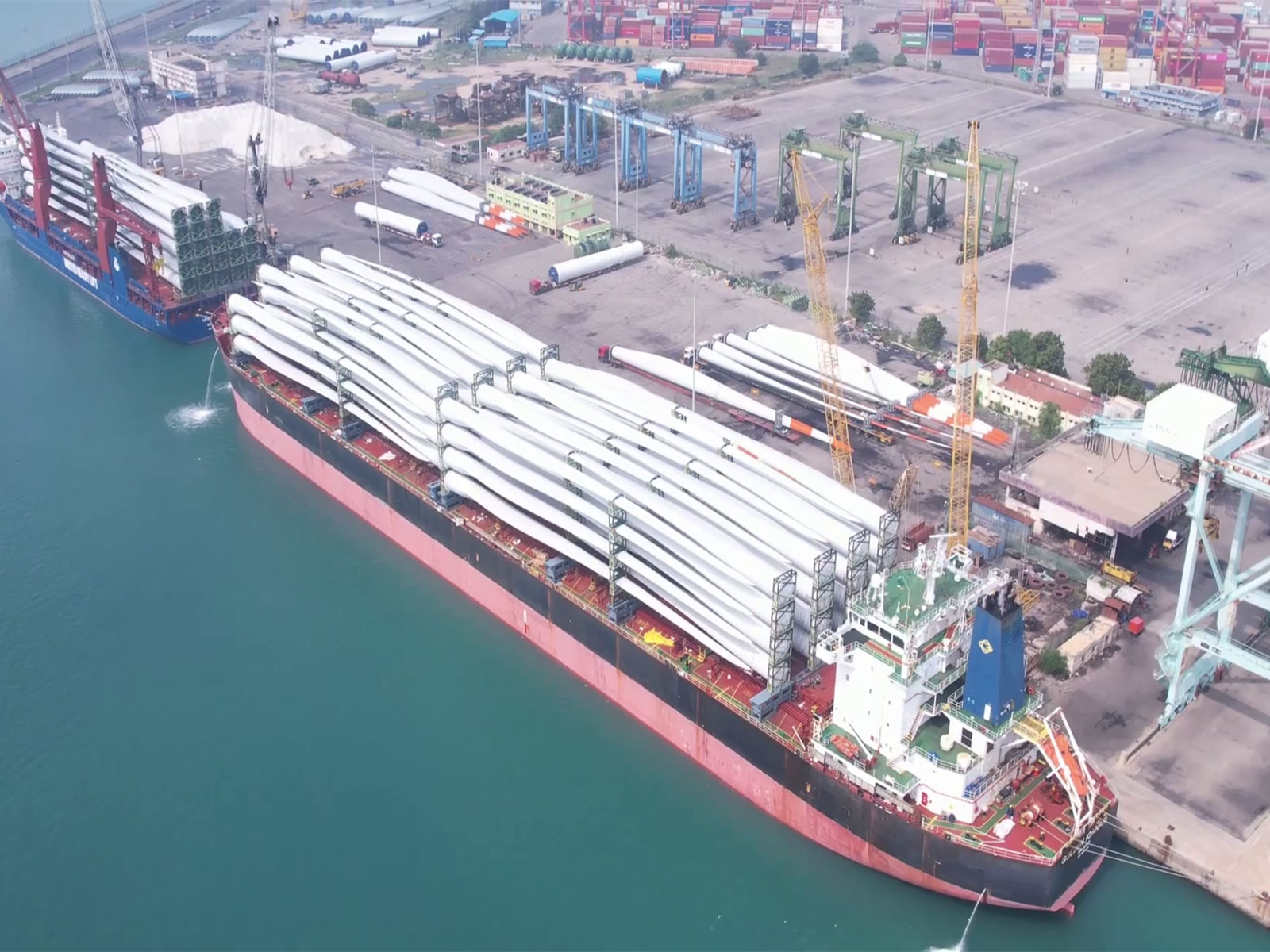 VO Chidambaranar Port in Thoothukudi handles record windmill blade exports, strengthening India’s renewable energy supply chain. (Image Source: VOC)
