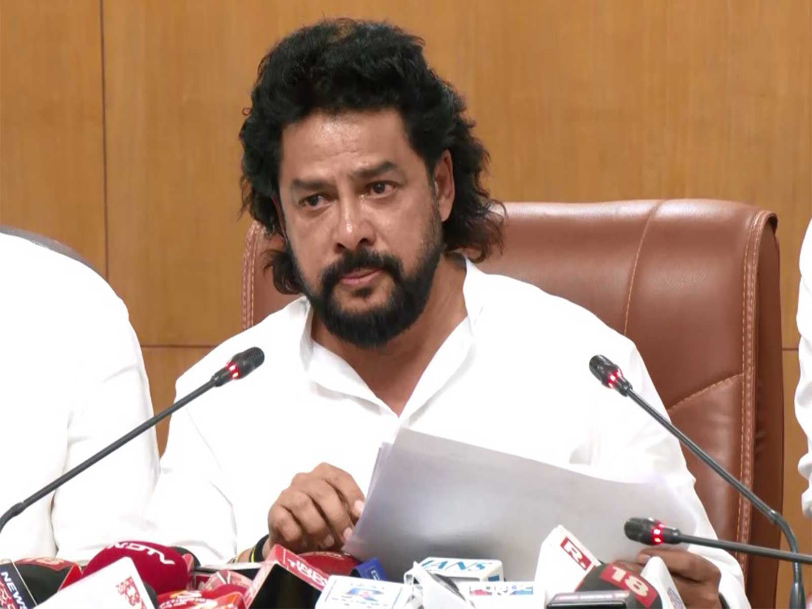 Congress leader B Nagendra (Photo/ANI) Congress leader B Nagendra (Photo/ANI)