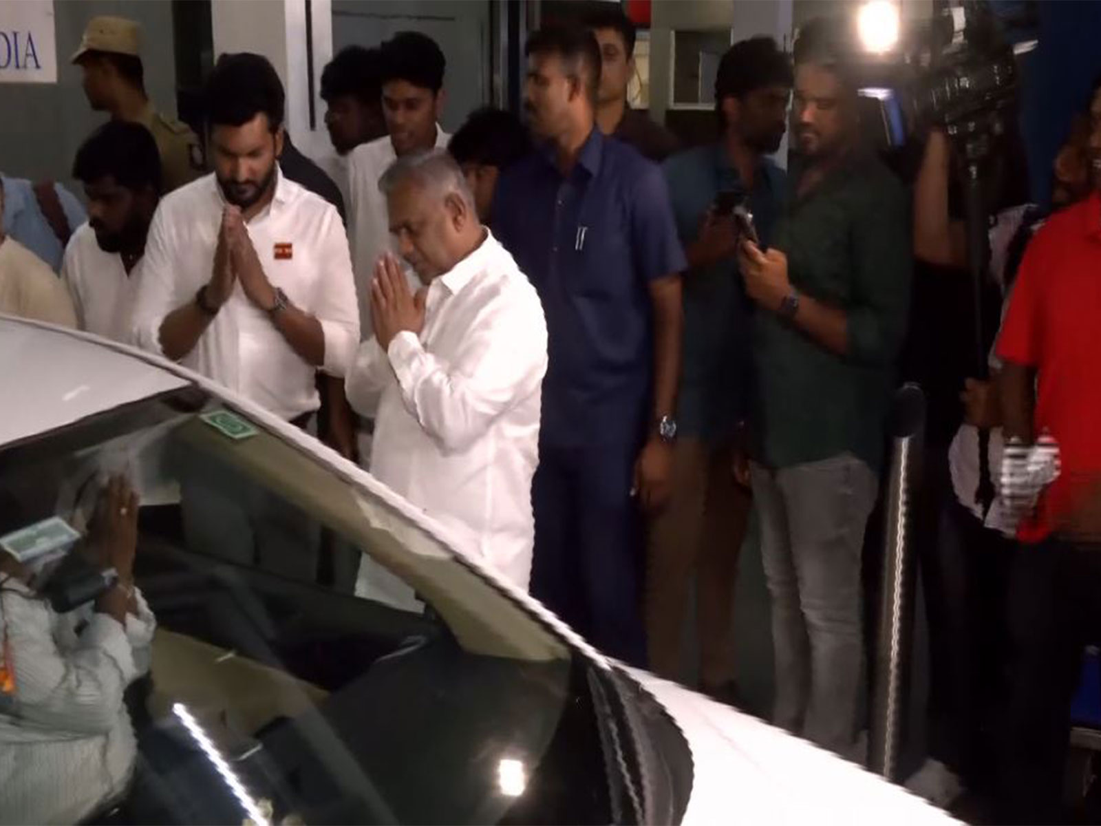 Tamil Nadu Ministers receive the group of 21 rescued pilgrims at Chennai Airport (Photo/ANI)