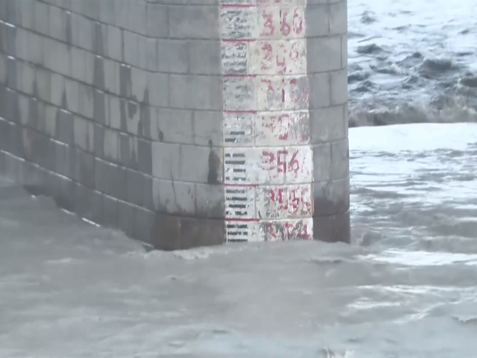 Water level of Gandak Barrage (Photo/ANI) Water level of Gandak Barrage (Photo/ANI)