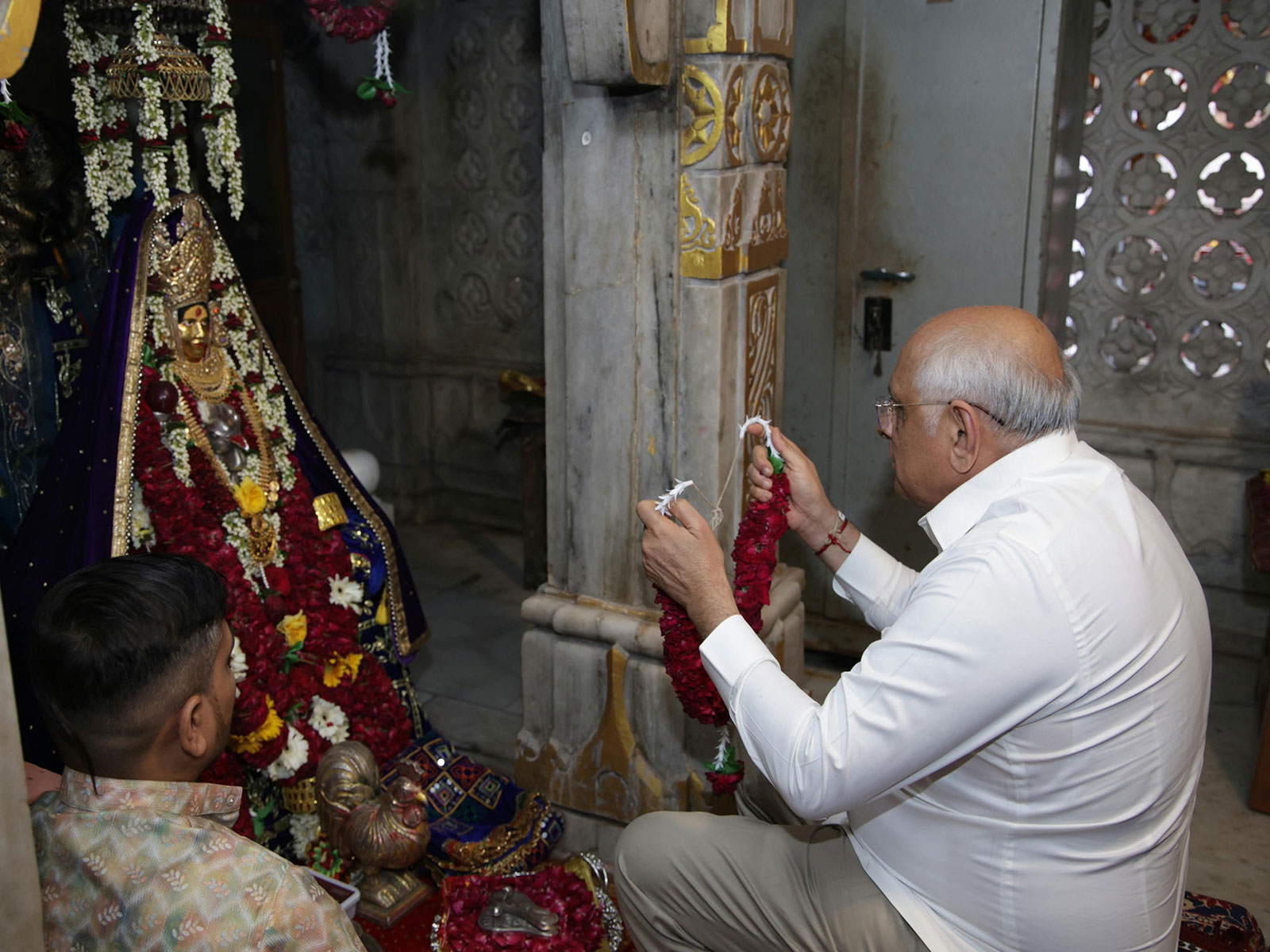 Gujarat CM Bhupendra Patel offers prayers at Bahucharaji Temple (Photo: X@Bhupendrapbjp)