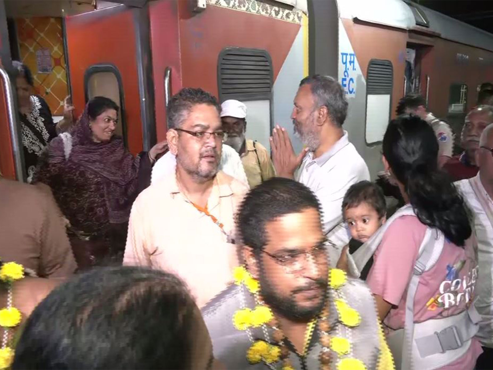 Visuals of Pilgrim arrival in Nagpur (Photo/ANI) Visuals of Pilgrim arrival in Nagpur (Photo/ANI)
