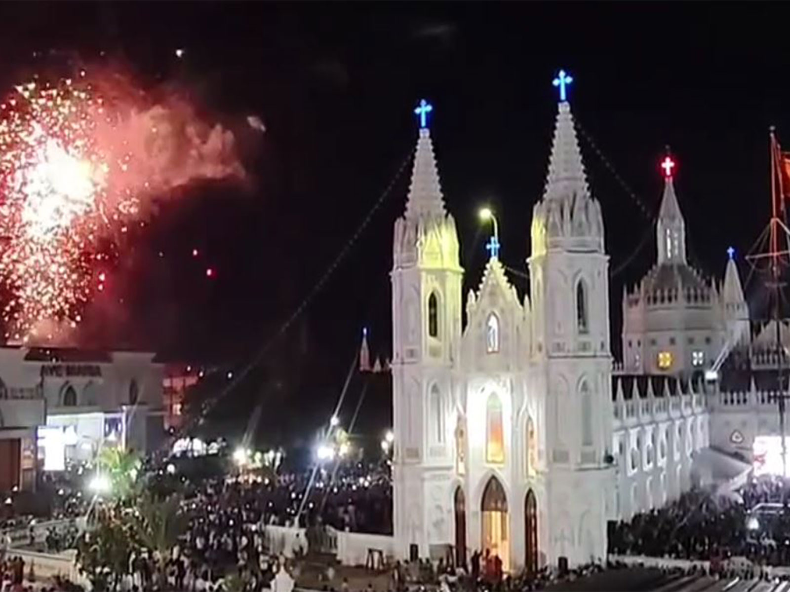 Hellium balloon burst during flag hoisting ceremony at Velankanni Shrine (Photo/ ANI) Hellium balloon burst during flag hoisting ceremony at Velankanni Shrine (Photo/ ANI)