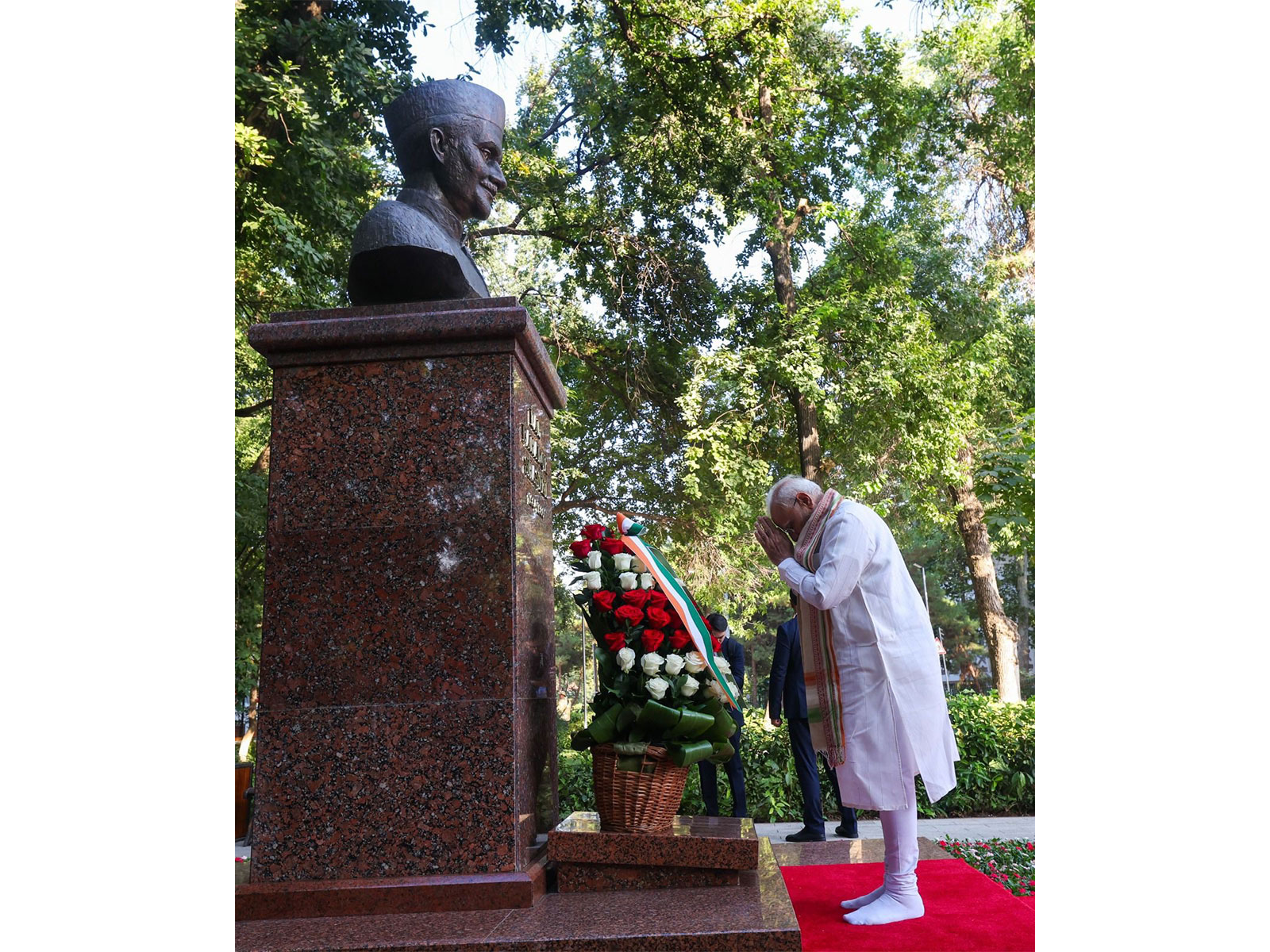 PM Modi as he pays floral tribute to Lal Bahadur Shastri at Tashkent (Photo/X@MEAIndia)