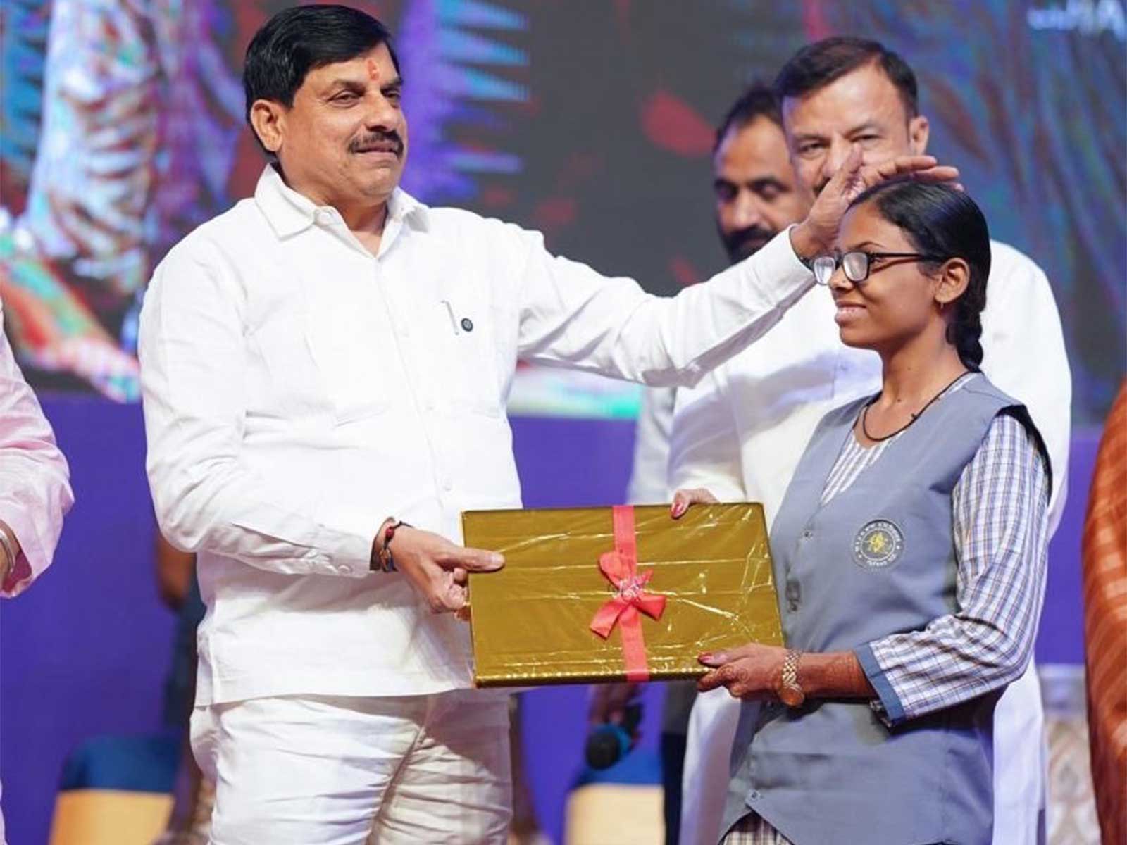 MP CM Mohan Yadav distributing laptops to students (Photo / X @CMMadhyaPradesh)