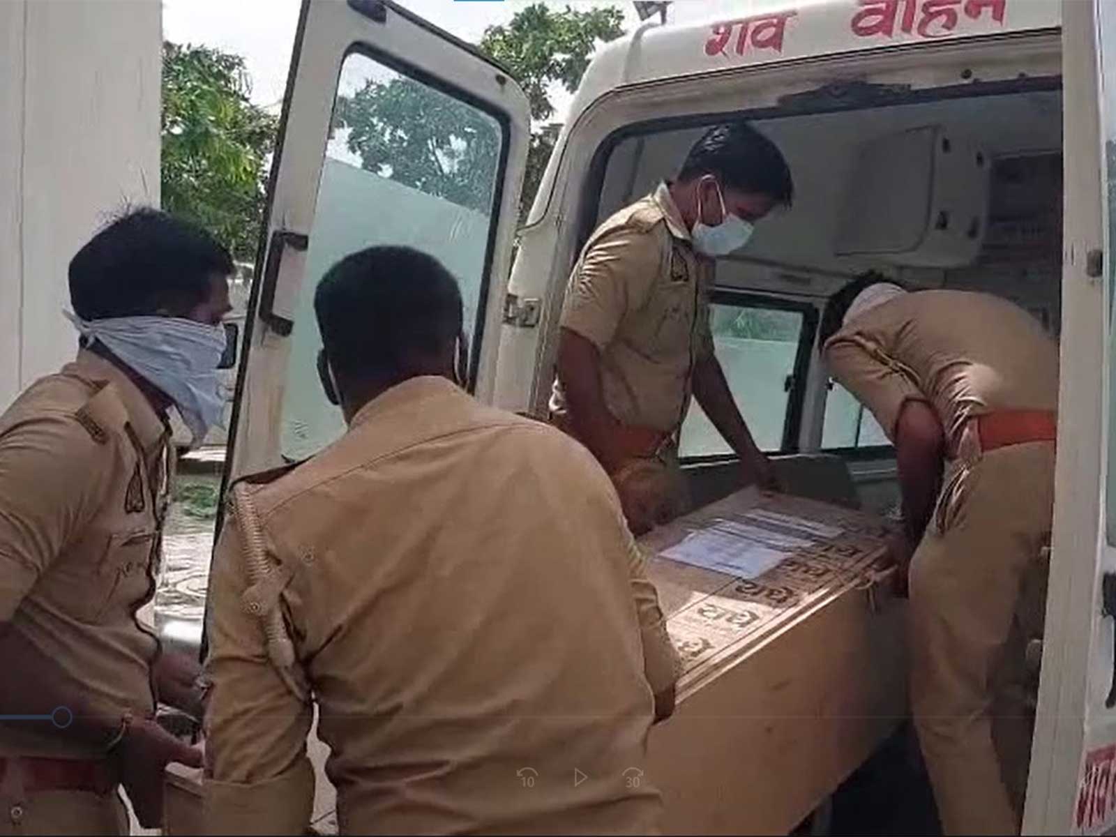 Gorakhpur AIIMS sends five unidentified flood victims body back to Nepal (Photo/ANI) Gorakhpur AIIMS sends five unidentified flood victims body back to Nepal (Photo/ANI)