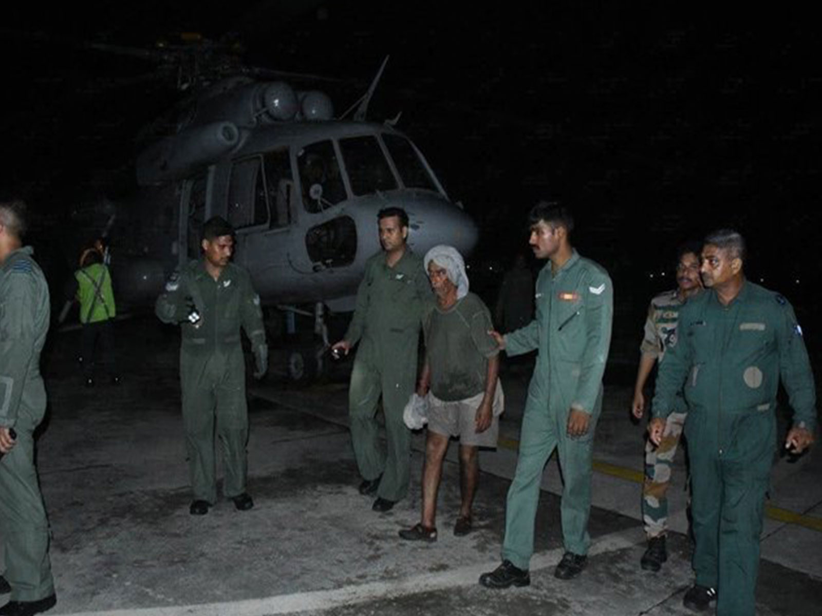 IAF rescues elderly person in Himachal's Sirmaur district (Photo/X/@hqwaciaf) IAF rescues elderly person in Himachal's Sirmaur district (Photo/X/@hqwaciaf)