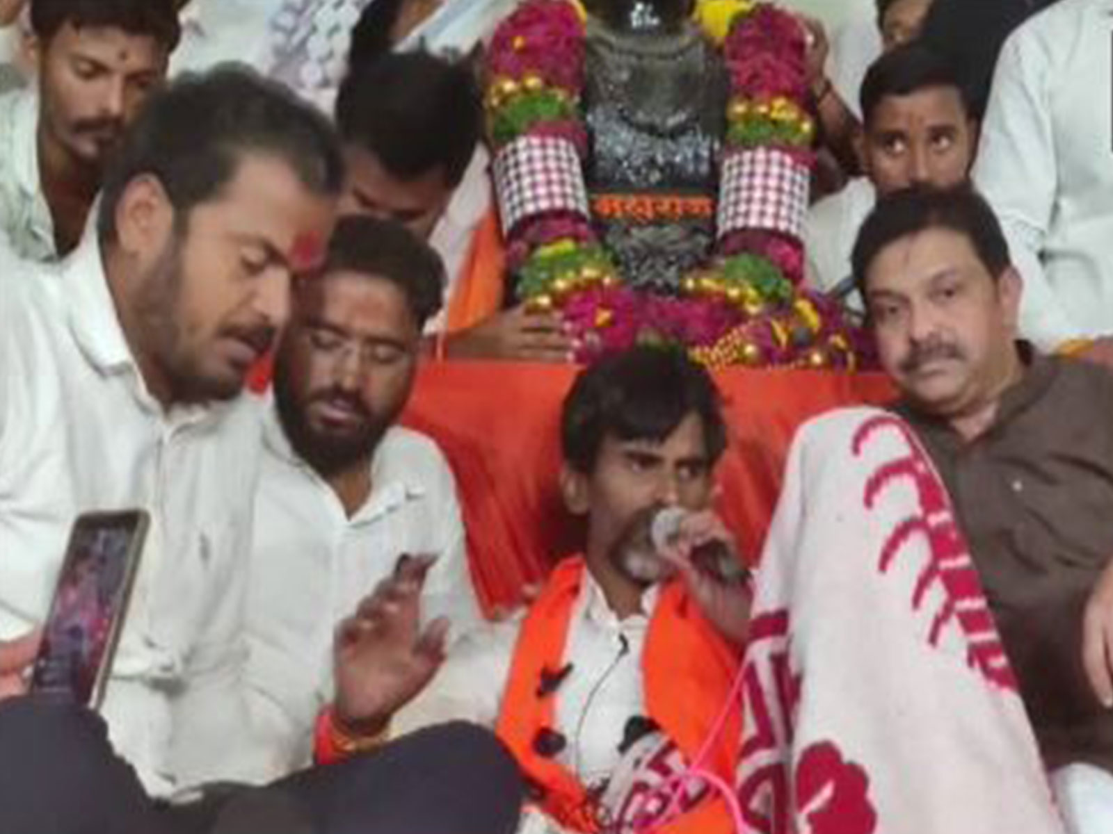 ย Maratha reservation activist Manoj Jarange Patil (Photo/ANI) ย Maratha reservation activist Manoj Jarange Patil (Photo/ANI)