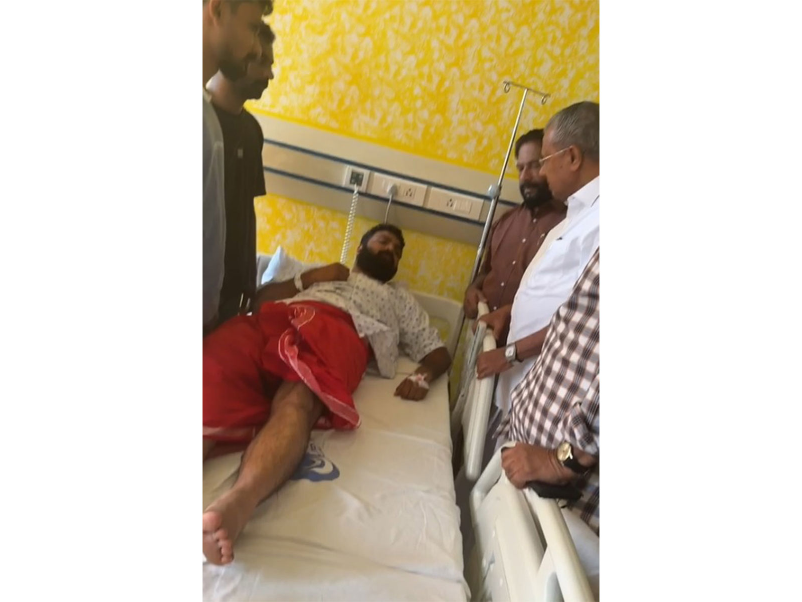 Pinarayi Vijayan meets SFI leader Sanjeev (Photo/ANI)