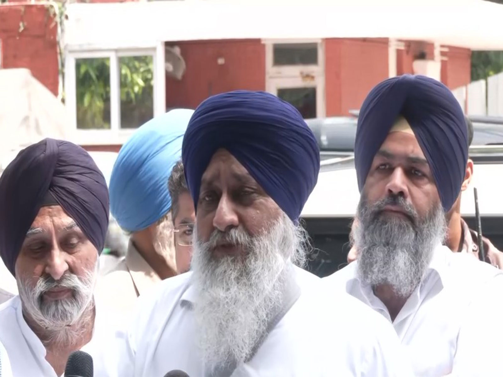 Shiromani Akali Dal chief Sukhbir Singh Badal (C) (Photo/ANI) Shiromani Akali Dal chief Sukhbir Singh Badal (C) (Photo/ANI)