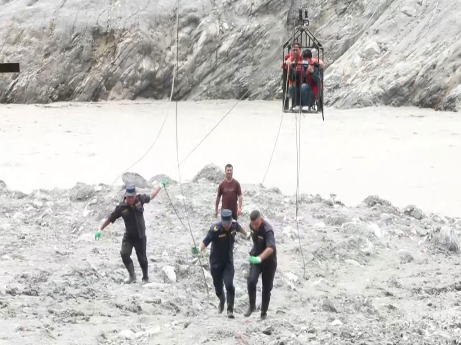 Makeshift zip line restores connectivity in flood-hit Trishuli (Photo:ANI) Makeshift zip line restores connectivity in flood-hit Trishuli (Photo:ANI)