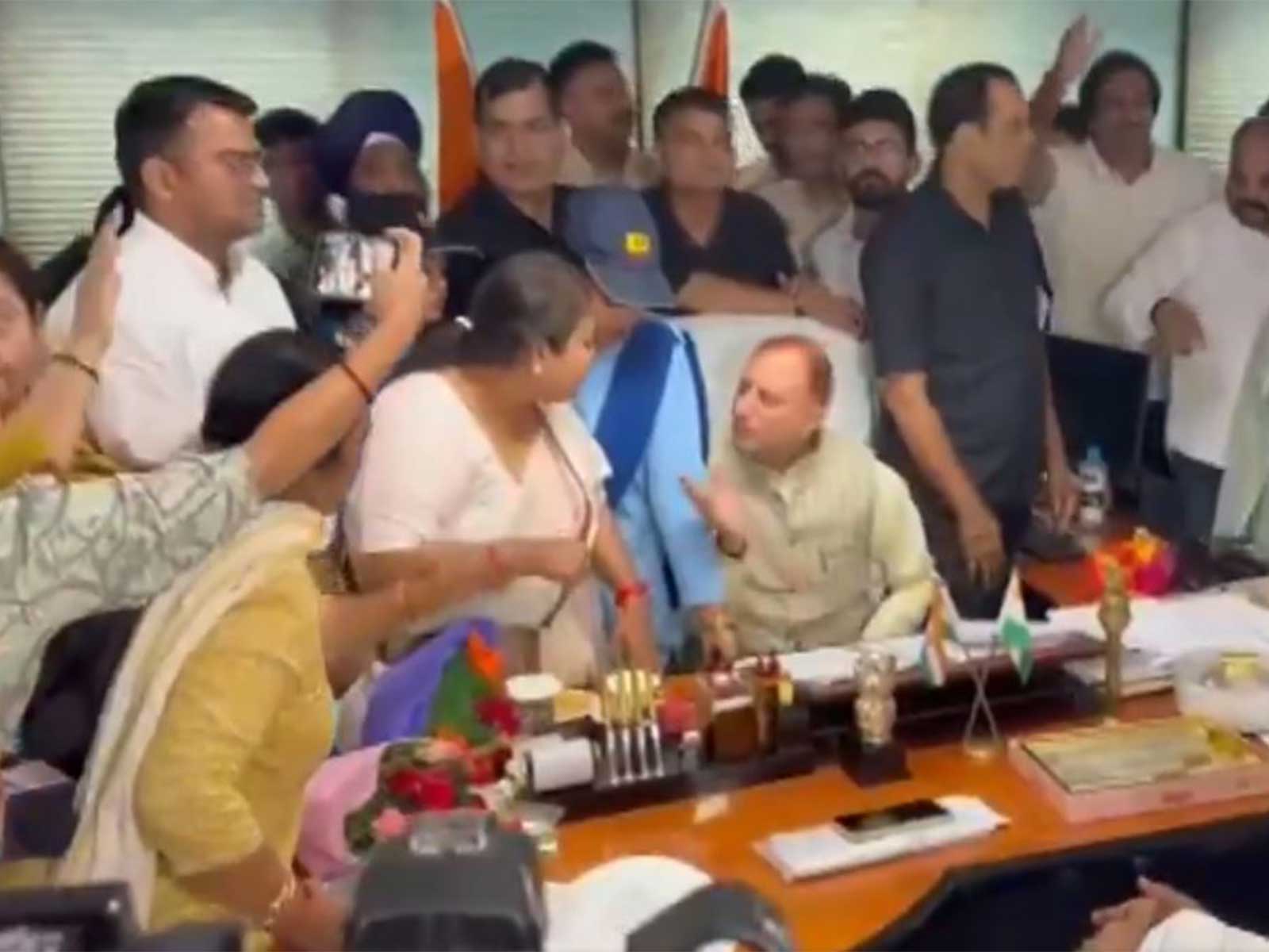 Ruckus by AAP Councillors at Mayor's Office after Chairman and Deputy Chairman of the Municipal Corporation of Delhi’s special committees (Photo/ ANI) Ruckus by AAP Councillors at Mayor's Office after Chairman and Deputy Chairman of the Municipal Corporation of Delhi’s special committees (Photo/ ANI)