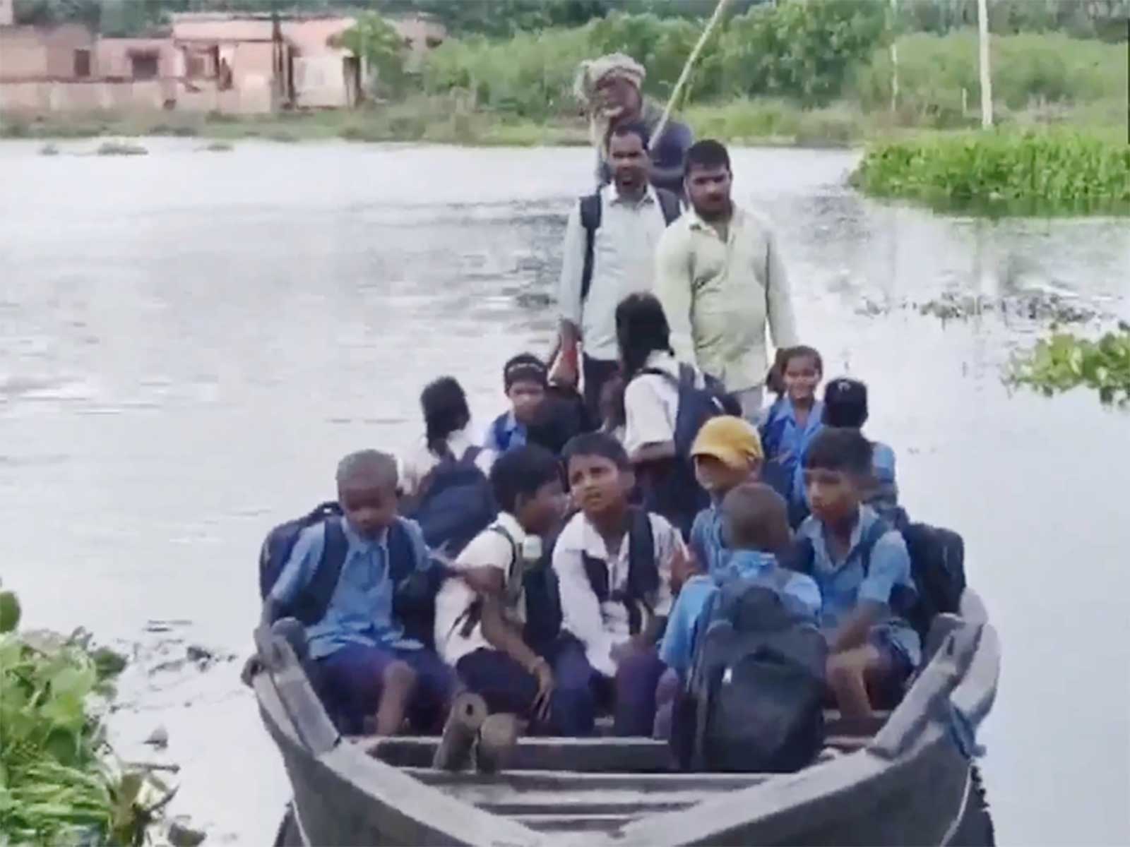 Students coming in boat to school in Bihar (Photo/ANI)