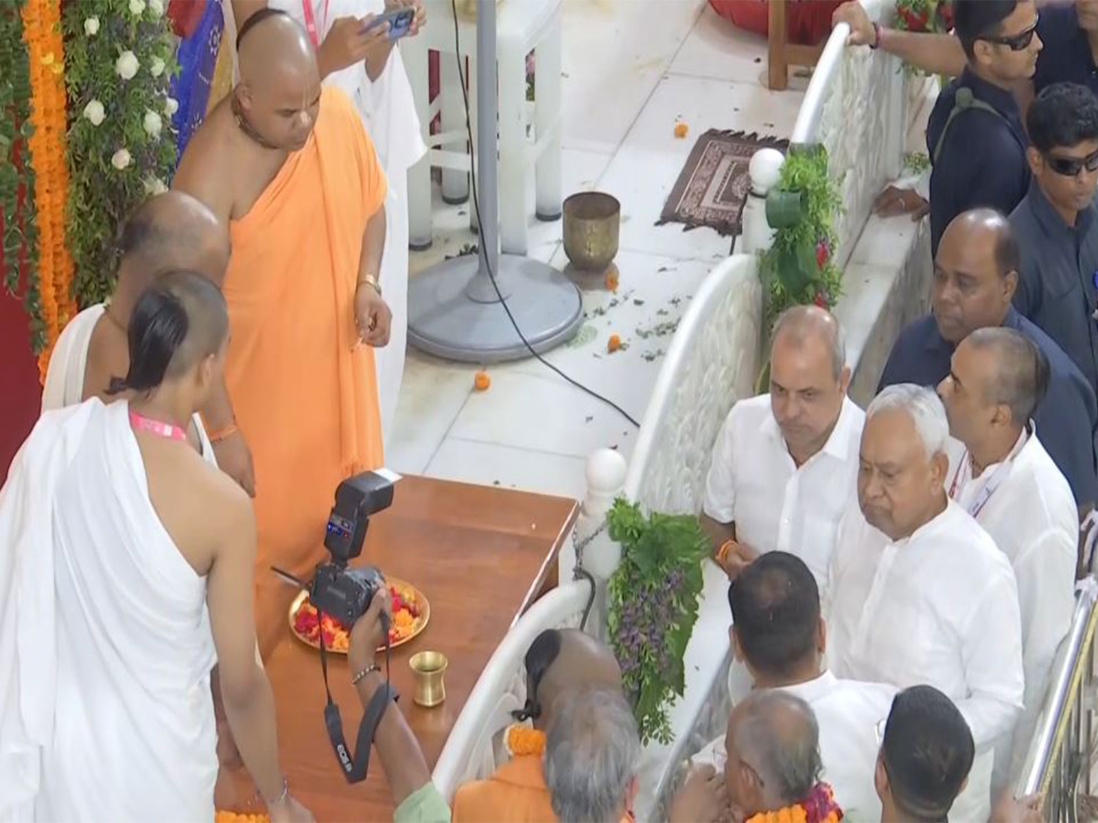 Nitish Kumar offers prayers at Patna ISKCON Temple (Photo/ANI) Nitish Kumar offers prayers at Patna ISKCON Temple (Photo/ANI)