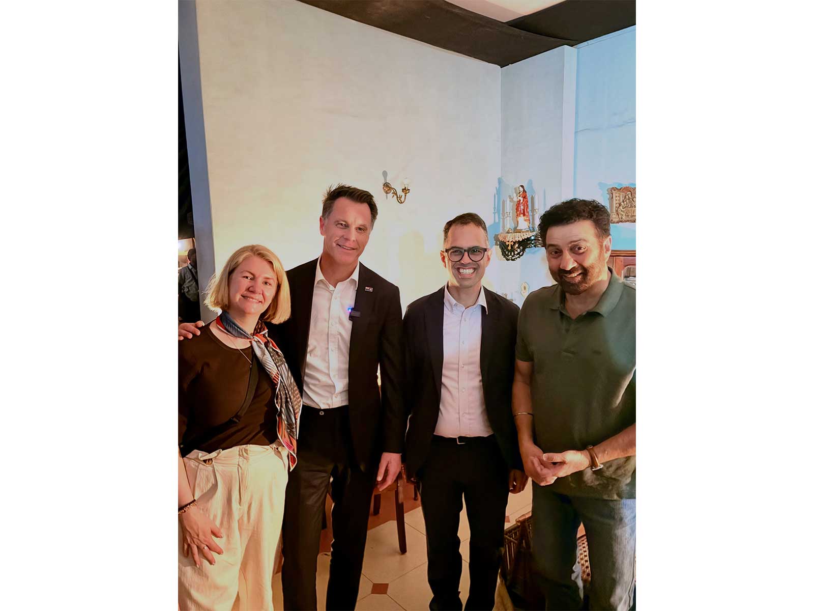 Australian Premier Chris Minns met Bollywood actor Sunny Deol (Photo/Instagram@chrisminnsmp)