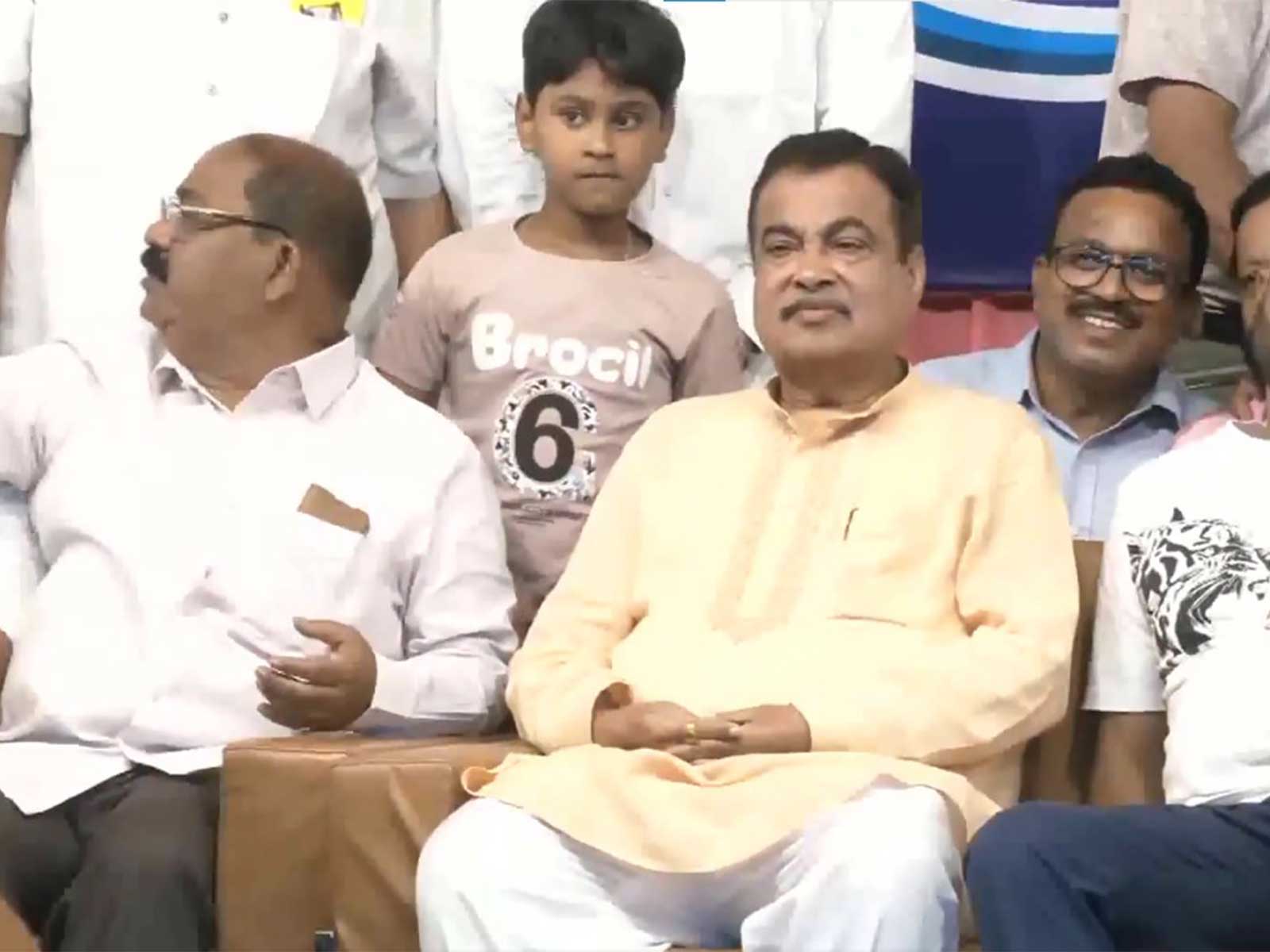 Nitin Gadkari attends Dahi Handi celebration in Nagpur on occasion of Janmashtami (Photo/ANI) Nitin Gadkari attends Dahi Handi celebration in Nagpur on occasion of Janmashtami (Photo/ANI)