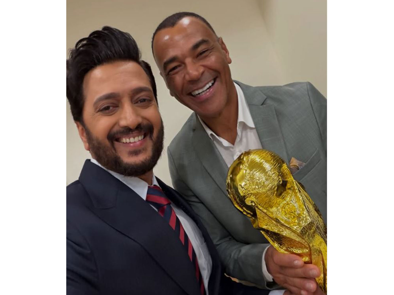 Actor Riteish Deshmukh with football legend Cafu (Image source: Instagram@riteishd) Actor Riteish Deshmukh with football legend Cafu (Image source: Instagram@riteishd)