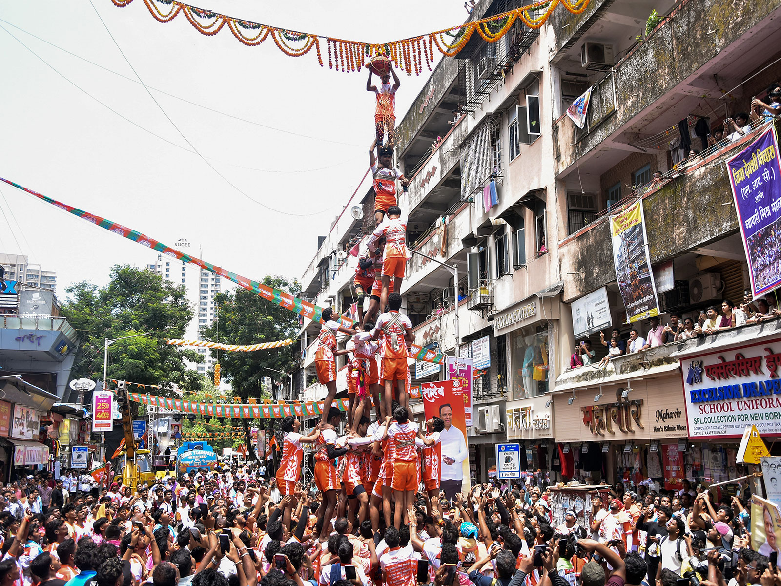 Dahi handi festival (Photo/ANI) Dahi handi festival (Photo/ANI)