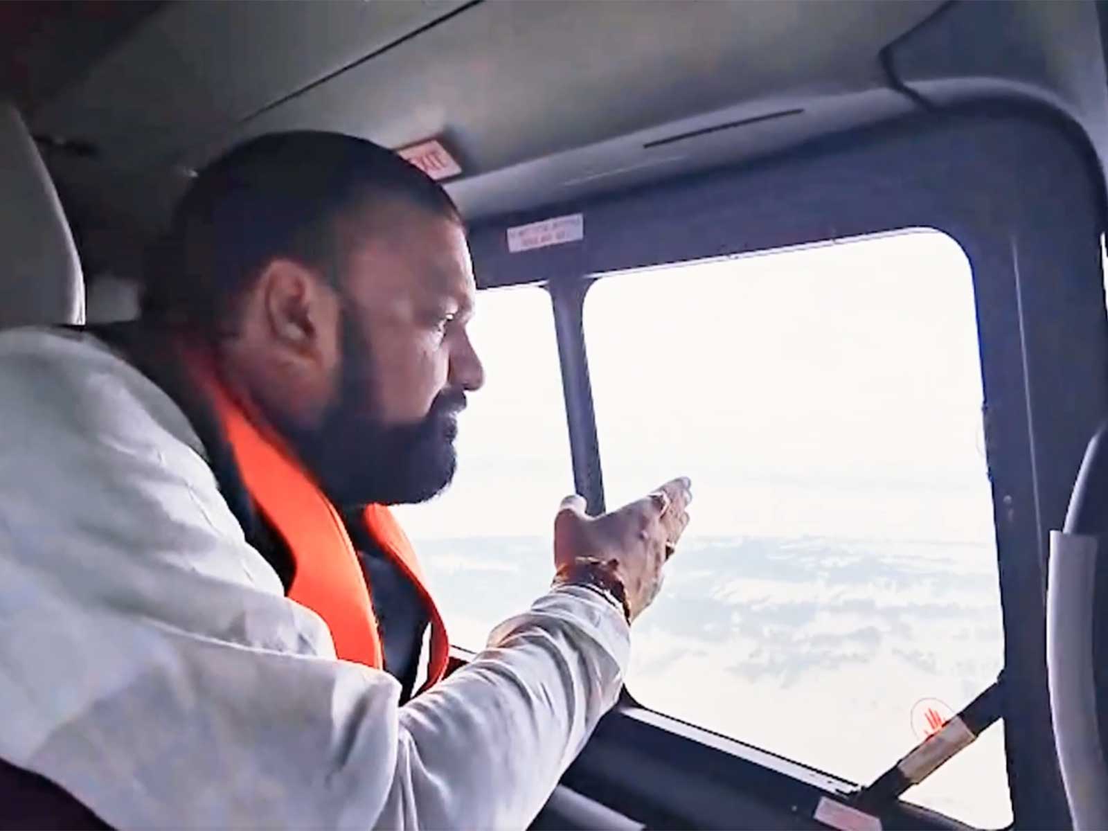 CM Samrat Choudhary conducts aerial survey of flood-hit areas (Photo/@samrat4bjp) CM Samrat Choudhary conducts aerial survey of flood-hit areas (Photo/@samrat4bjp)