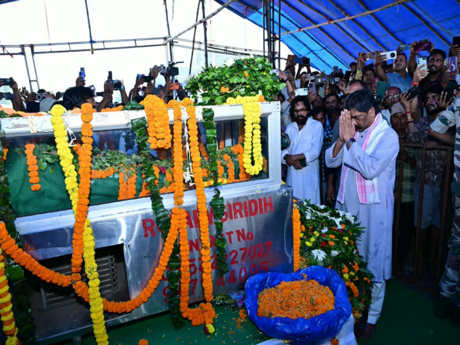 Jharkhand CM Hemant Soren pays last respects to Minister Sudivya&hellip;