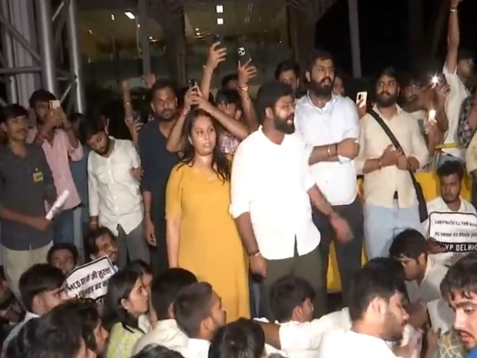 ABVP staged a protest outside MCD office (Photo/ANI)