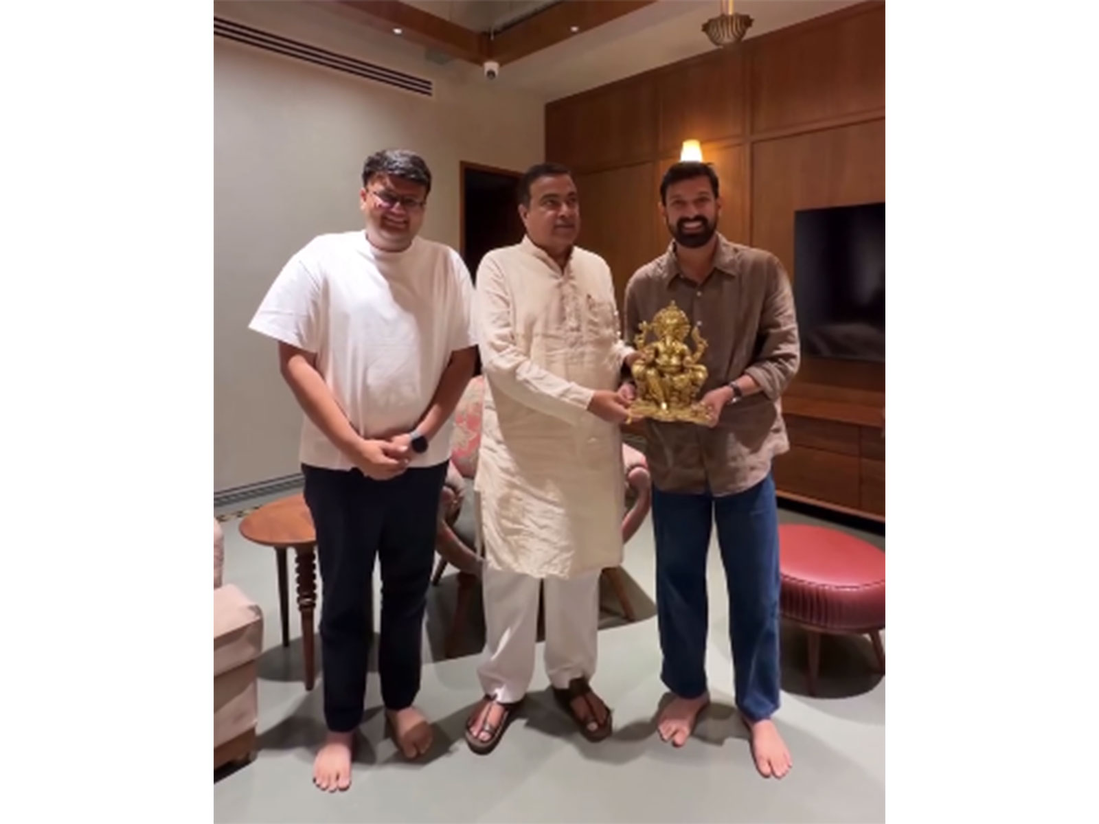 “Truly a pleasure”: Vikrant Massey meets Union Minister Nitin Gadkari in Nagpur