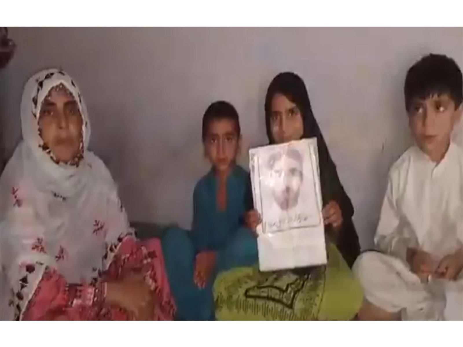 Baloch victims of enforced disappearance sit in protest (Photo/@BalochYakjehtiC) Baloch victims of enforced disappearance sit in protest (Photo/@BalochYakjehtiC)