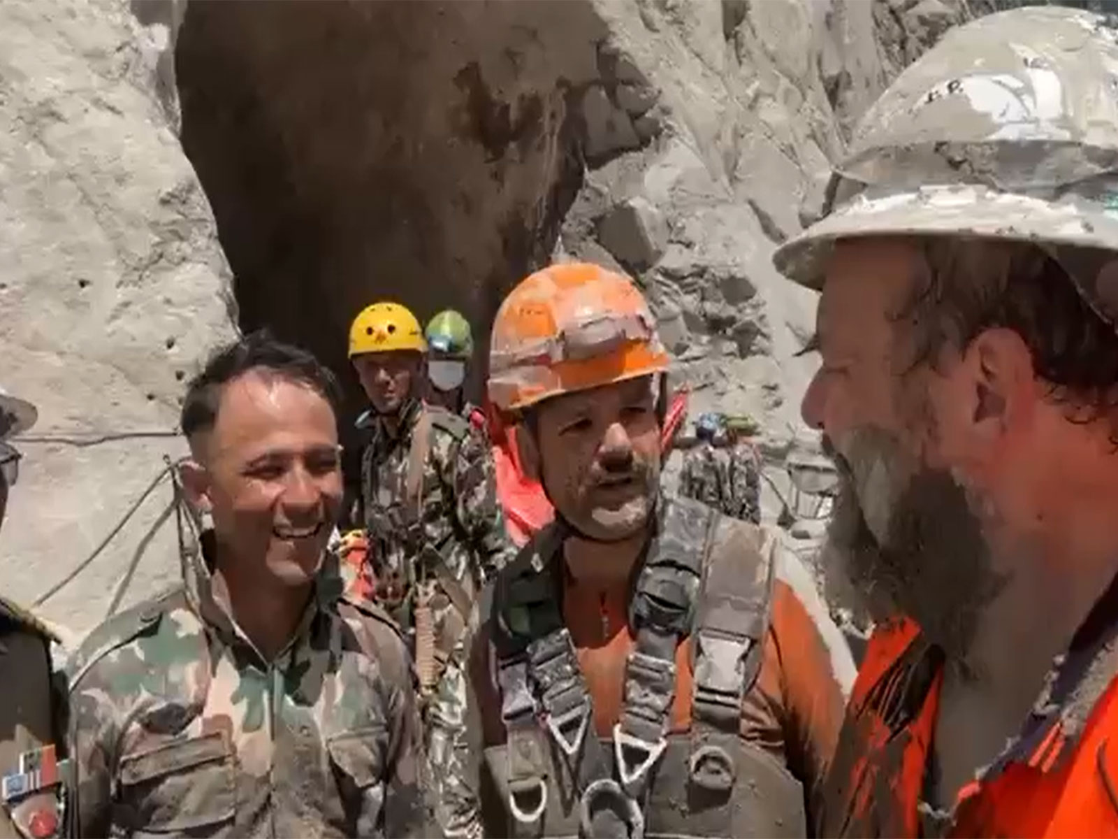 Australian tunnel rescue expert Arnold Dix with Indian rescue personnel inside a tunnel (Photo/X/@Arnolddix) Australian tunnel rescue expert Arnold Dix with Indian rescue personnel inside a tunnel (Photo/X/@Arnolddix)