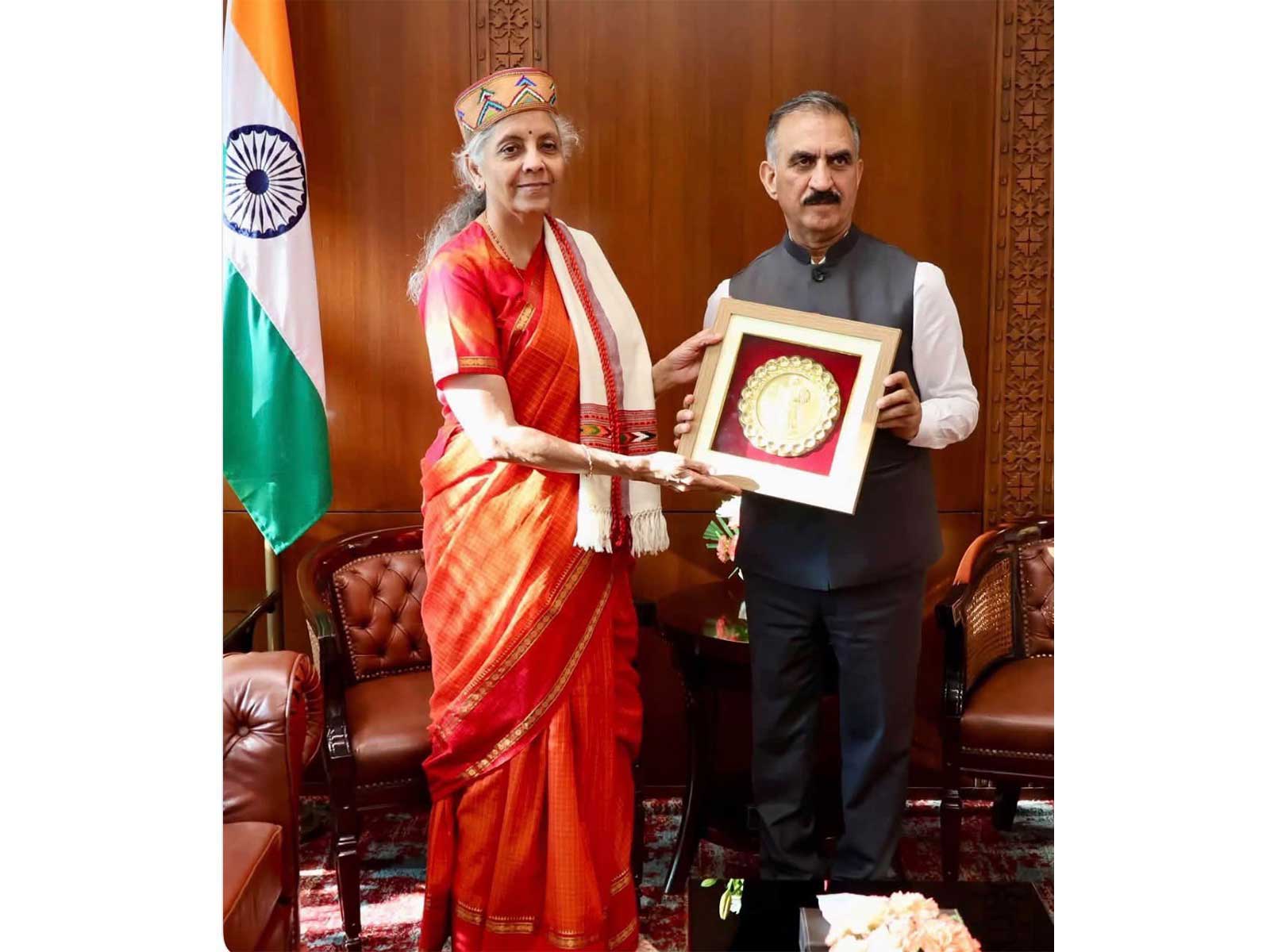 Himachal Pradesh Chief Minister Sukhvinder Singh Sukhu with Union Finance and Corporate Affairs Minister Nirmala Sitharaman (Photo/@SukhuSukhvinder)