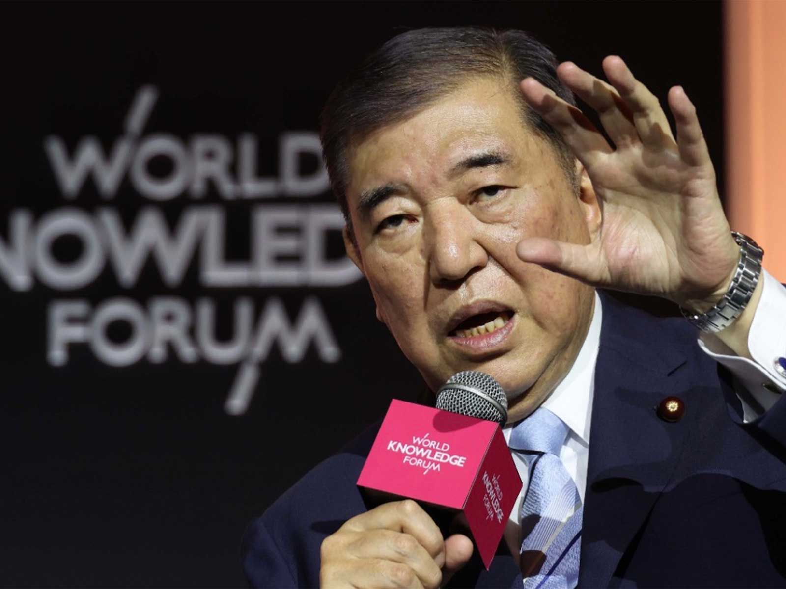 Former Japanese Prime Minister Shigeru Ishiba delivers remarks on “The Future of Korea-Japan Relations” at the World Knowledge Forum. (Image Source: Maeil Business Newspaper/World Knowledge Forum)