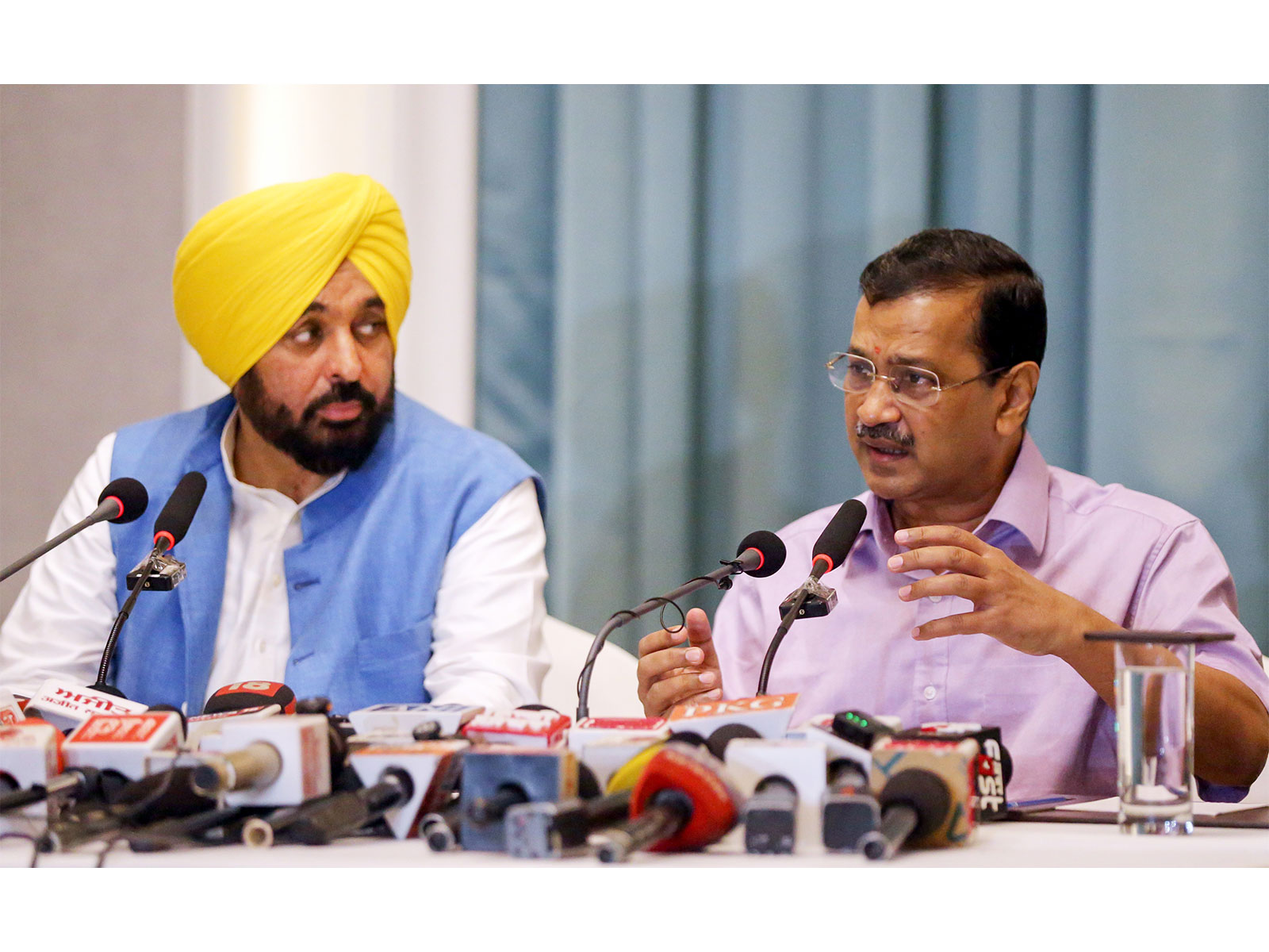 AAP Convener Arvind Kejriwal and Punjab CM Bhagwant Mann (File photo/ANI)